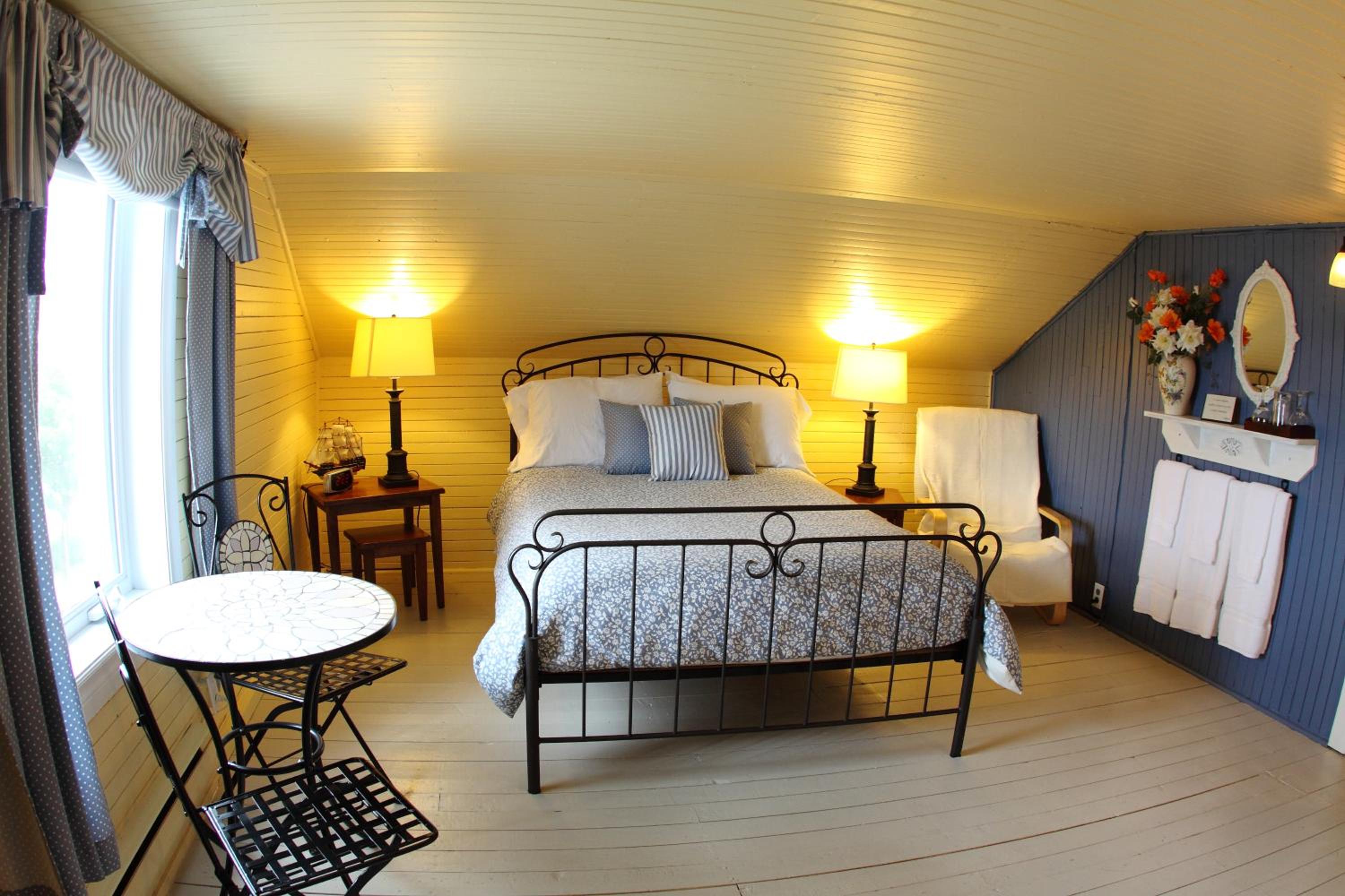 Double Room with Extra Bed and Shared Bathroom photo 1