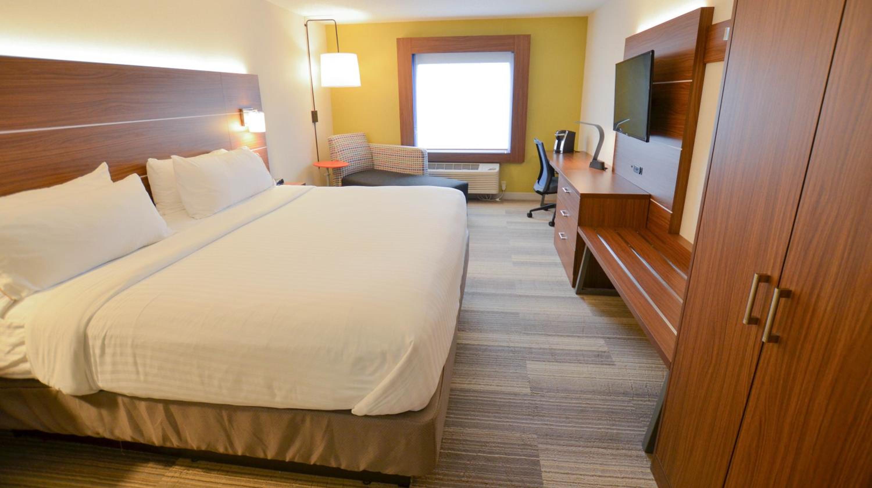 Standard King Room - Photo 3