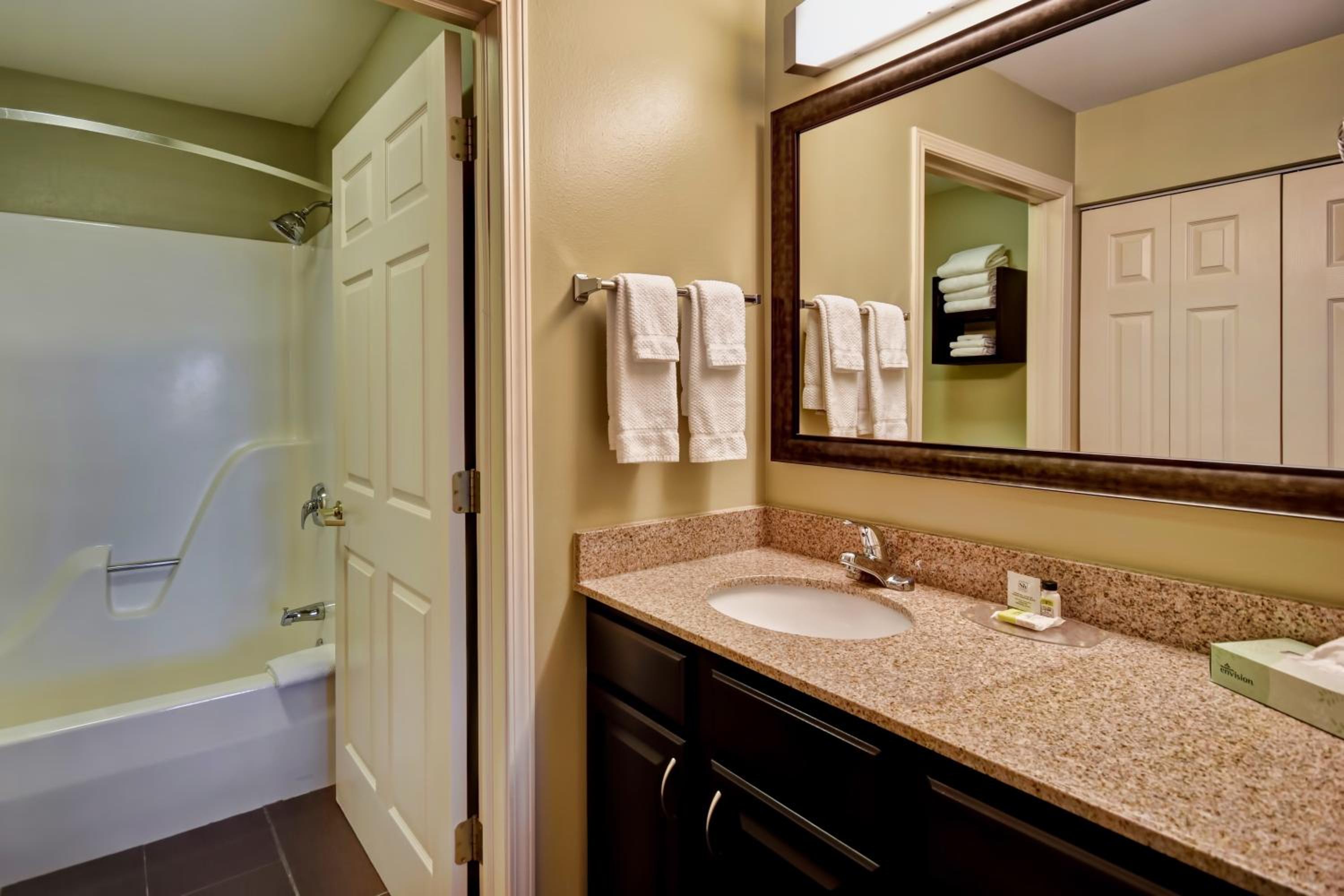 One-Bedroom King Suite - Photo 3