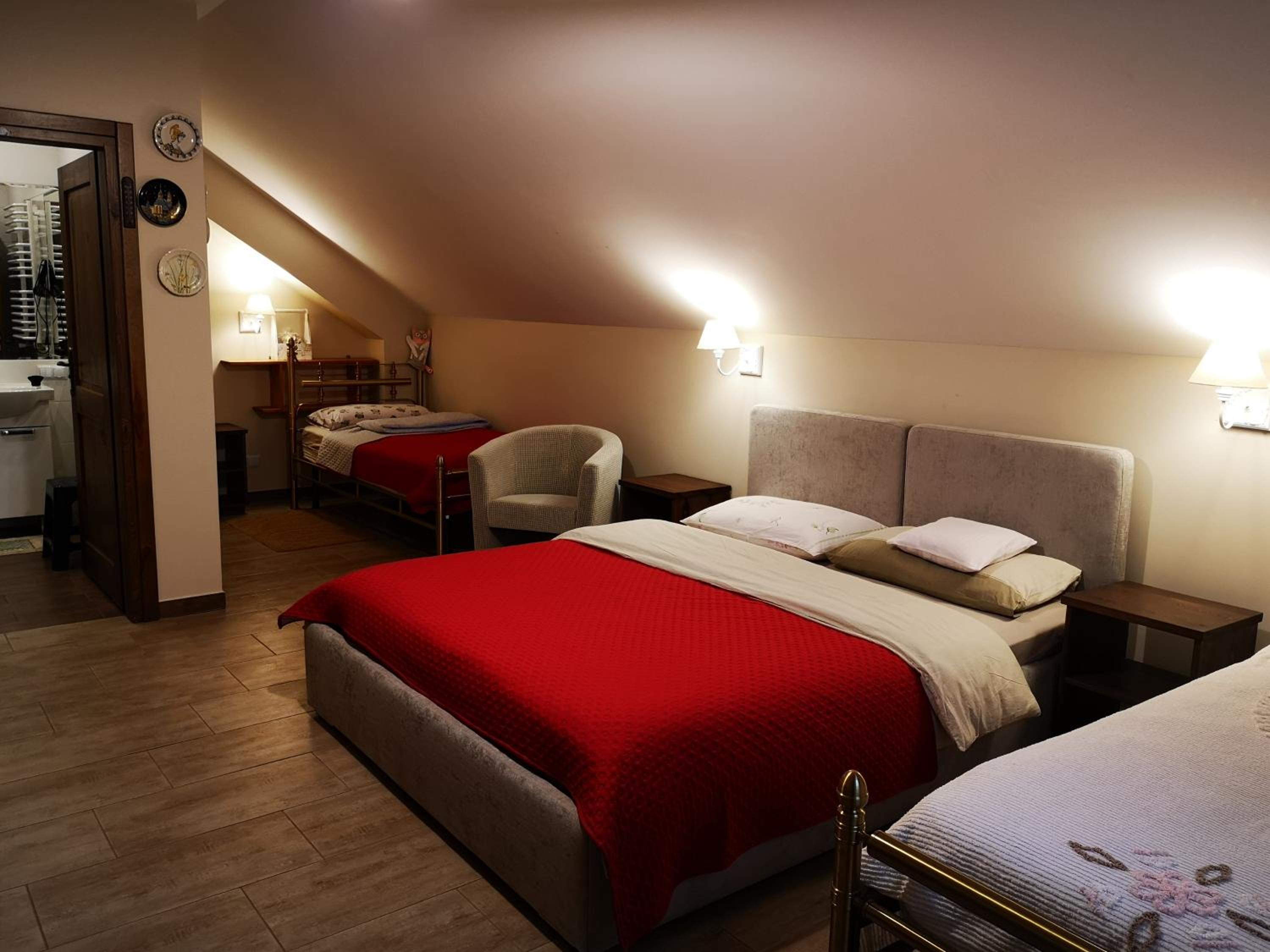 Quadruple Room with Private Bathroom photo 1