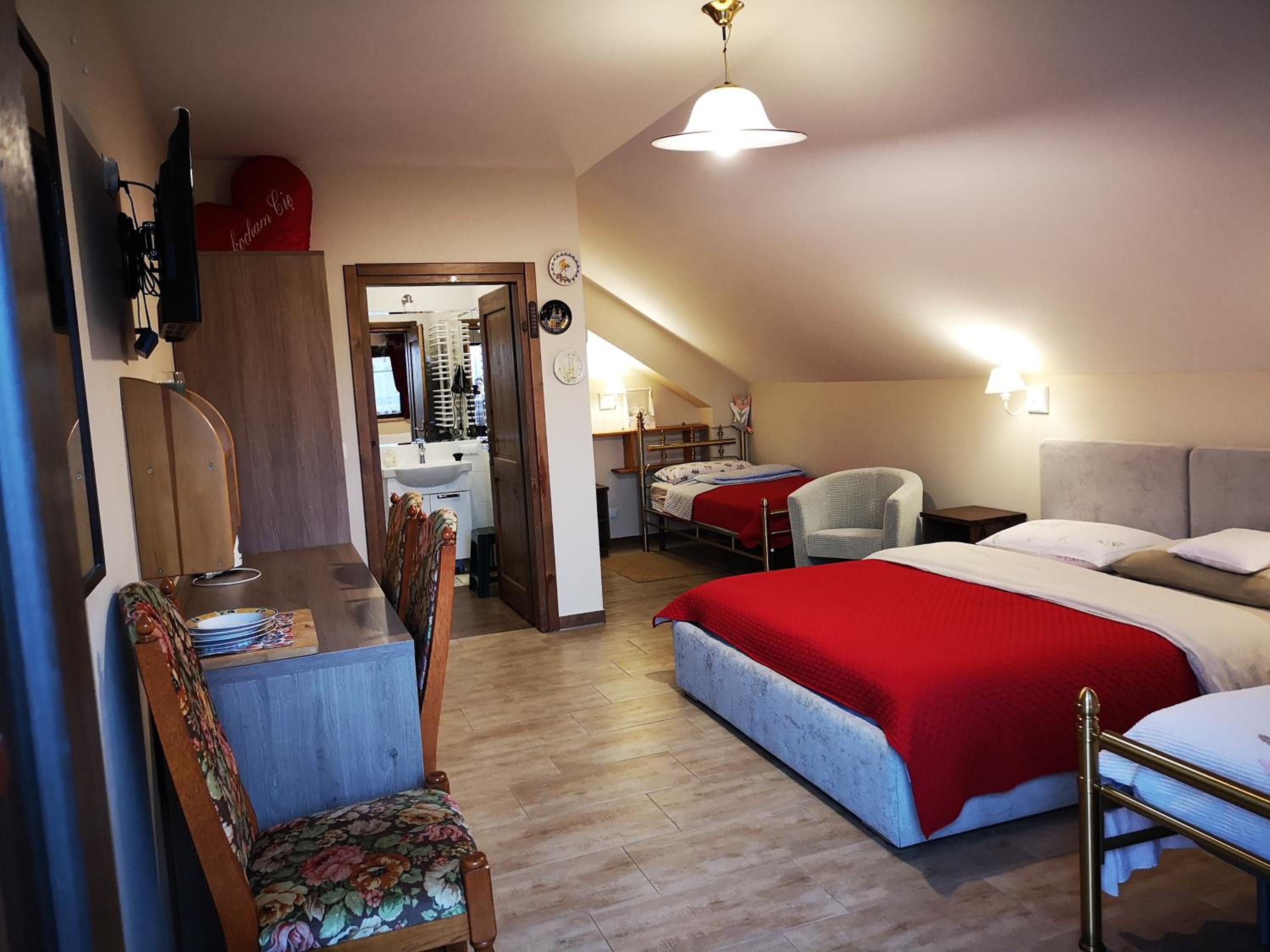 Quadruple Room with Private Bathroom photo 2