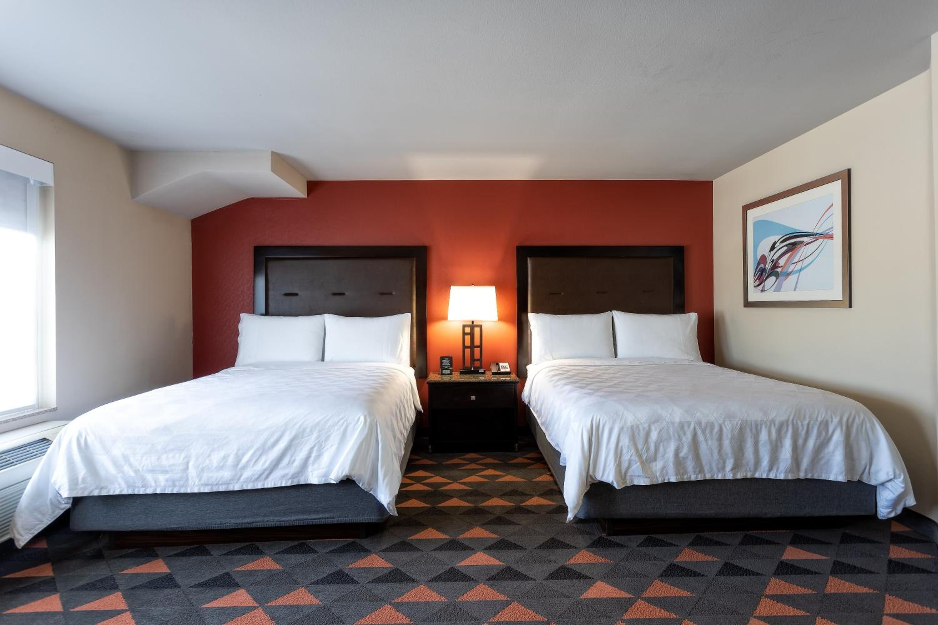 Standard Queen Room with Two Queen Beds - Photo 5