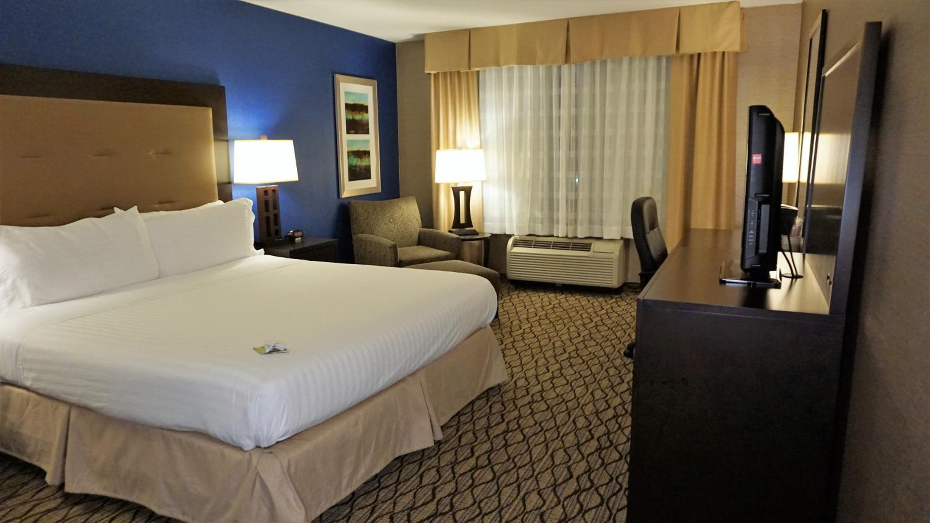 Standard King Room - Photo 2