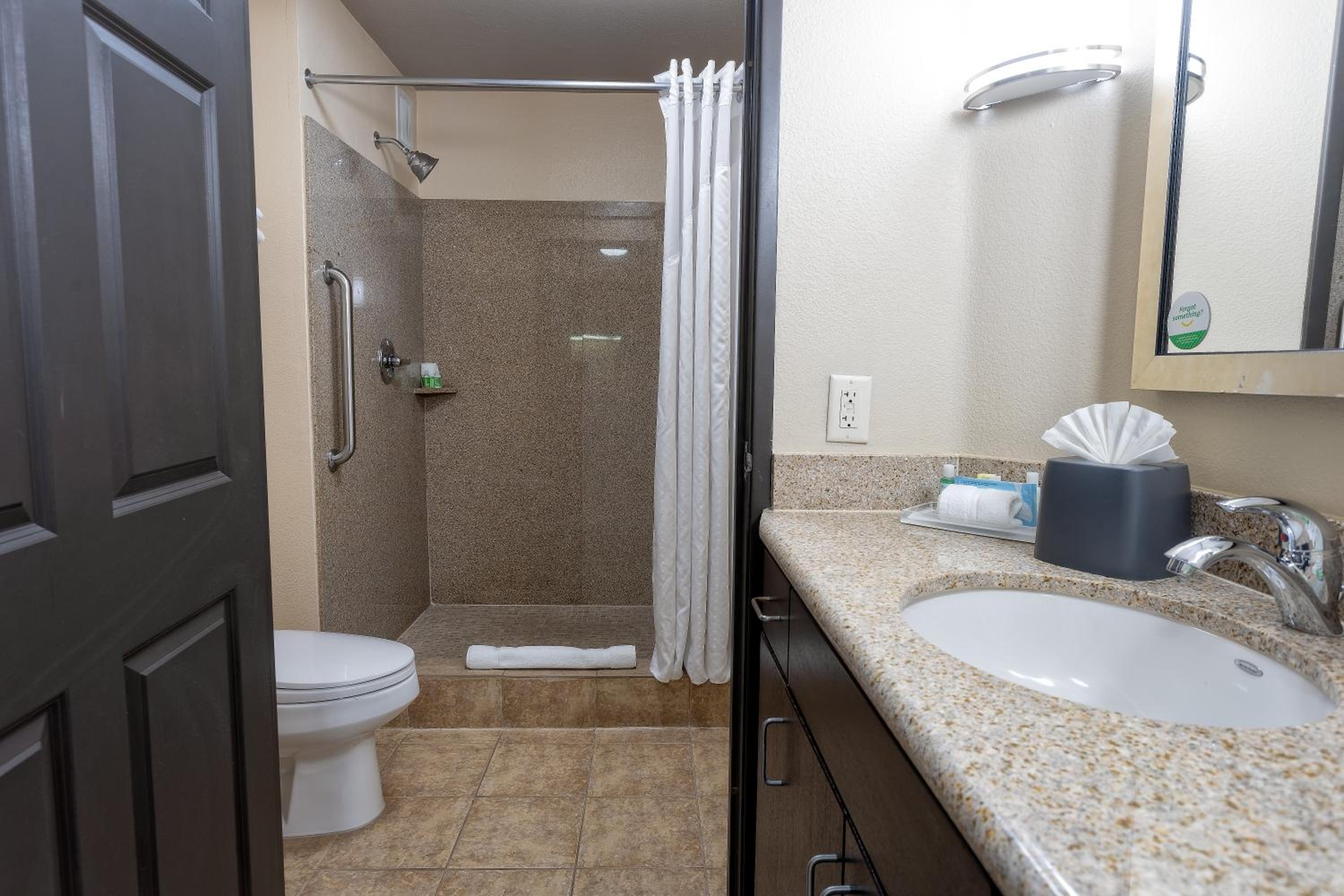 Standard King Room - Photo 4