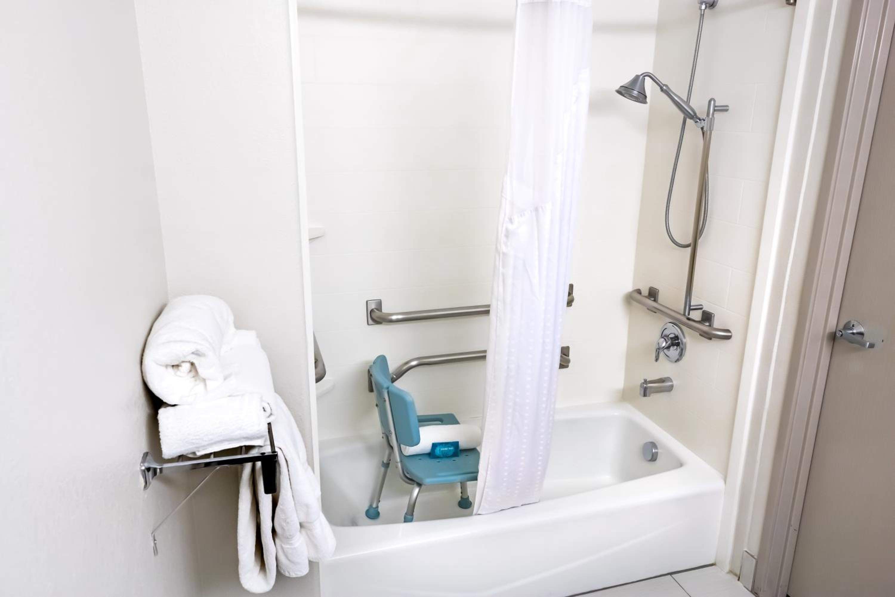 King Room - Mobility Access/Hearing Accessible photo 3