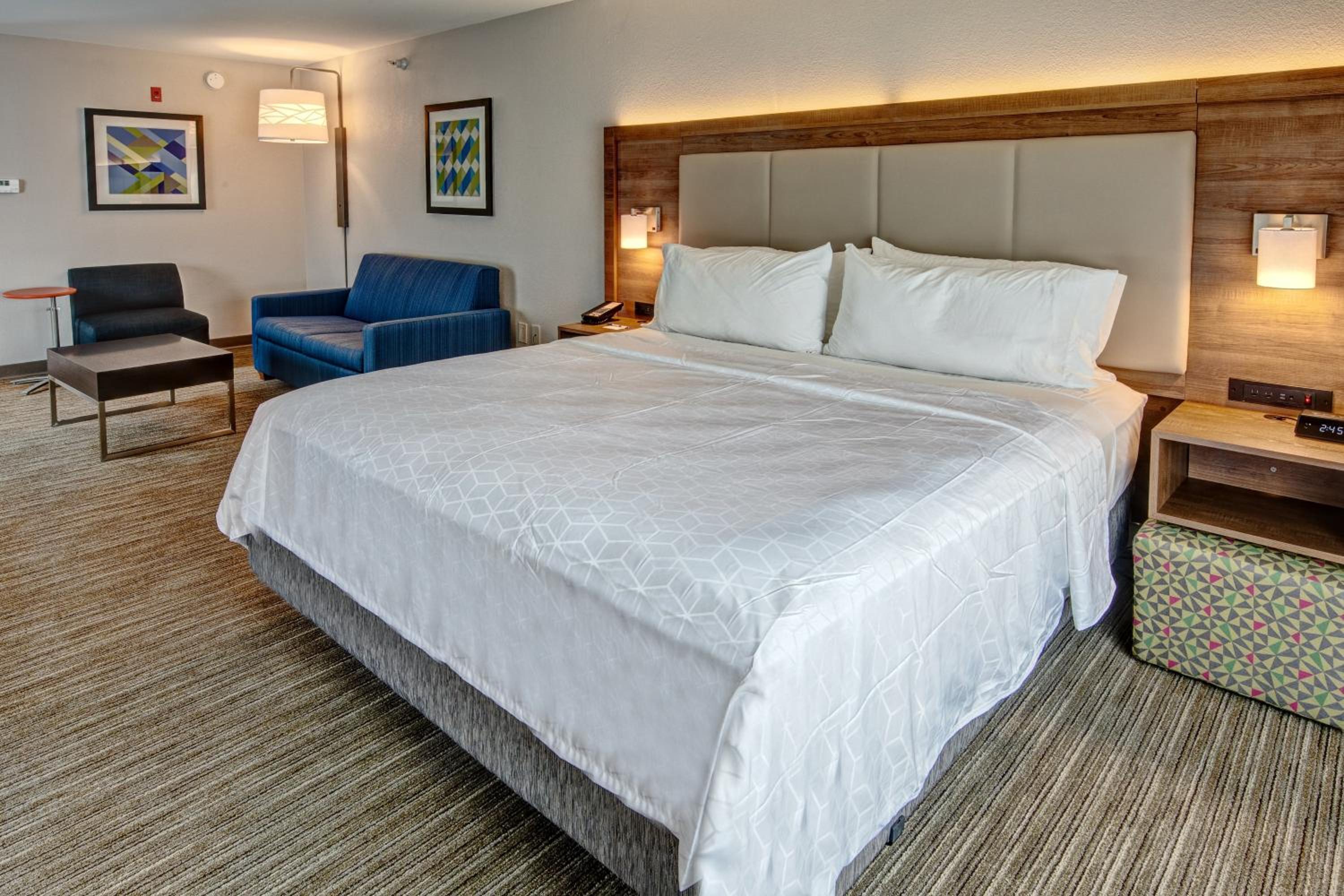 King Suite - Non-Smoking - Photo 1