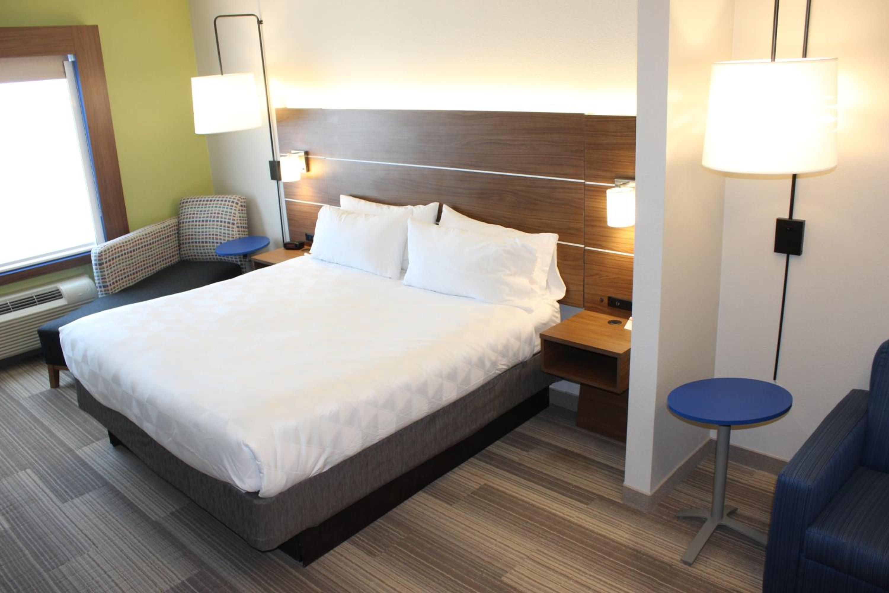 King Suite - Photo 3