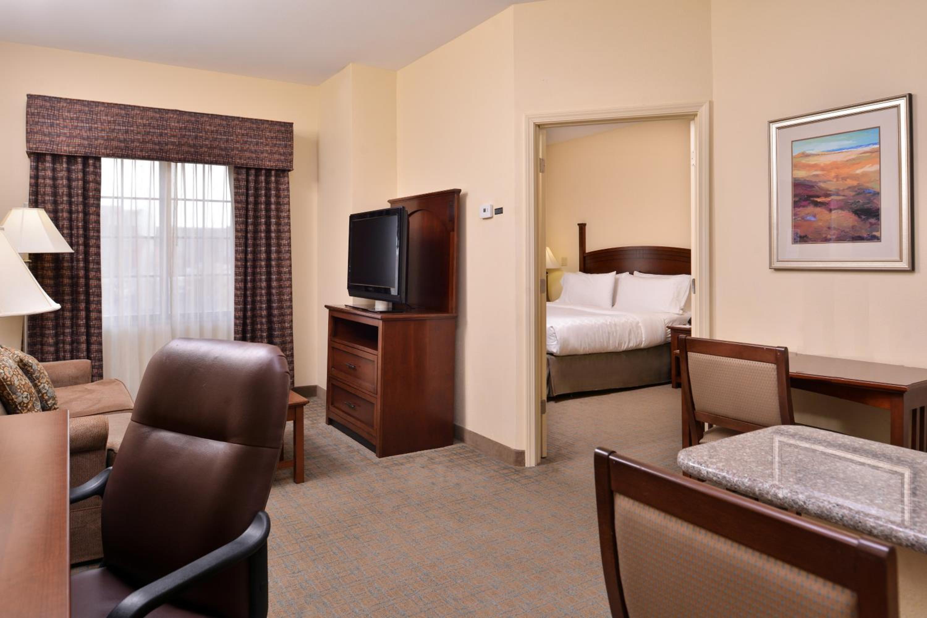 Two-Bedroom Suite - Photo 8