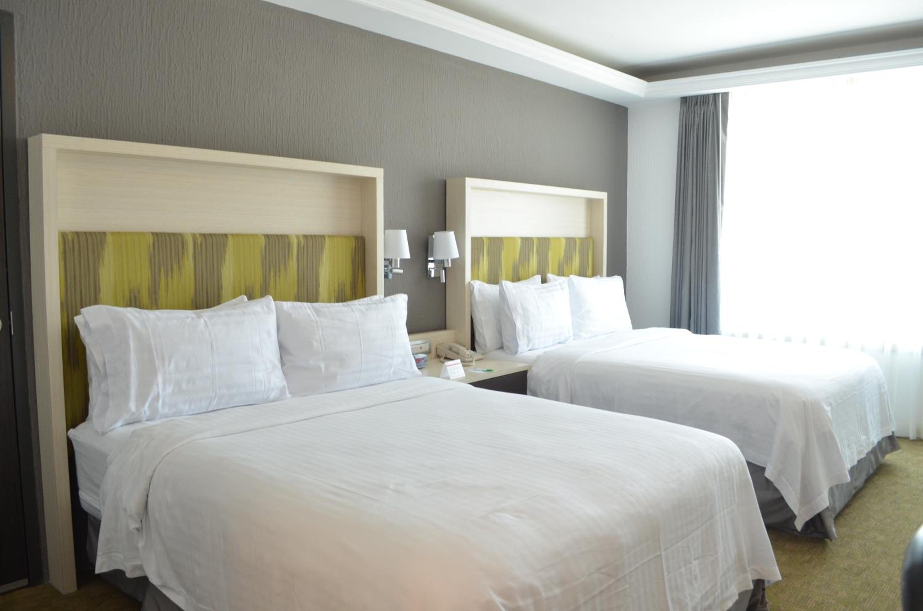 Standard Double Room with Two Double Beds and City View - Photo 7