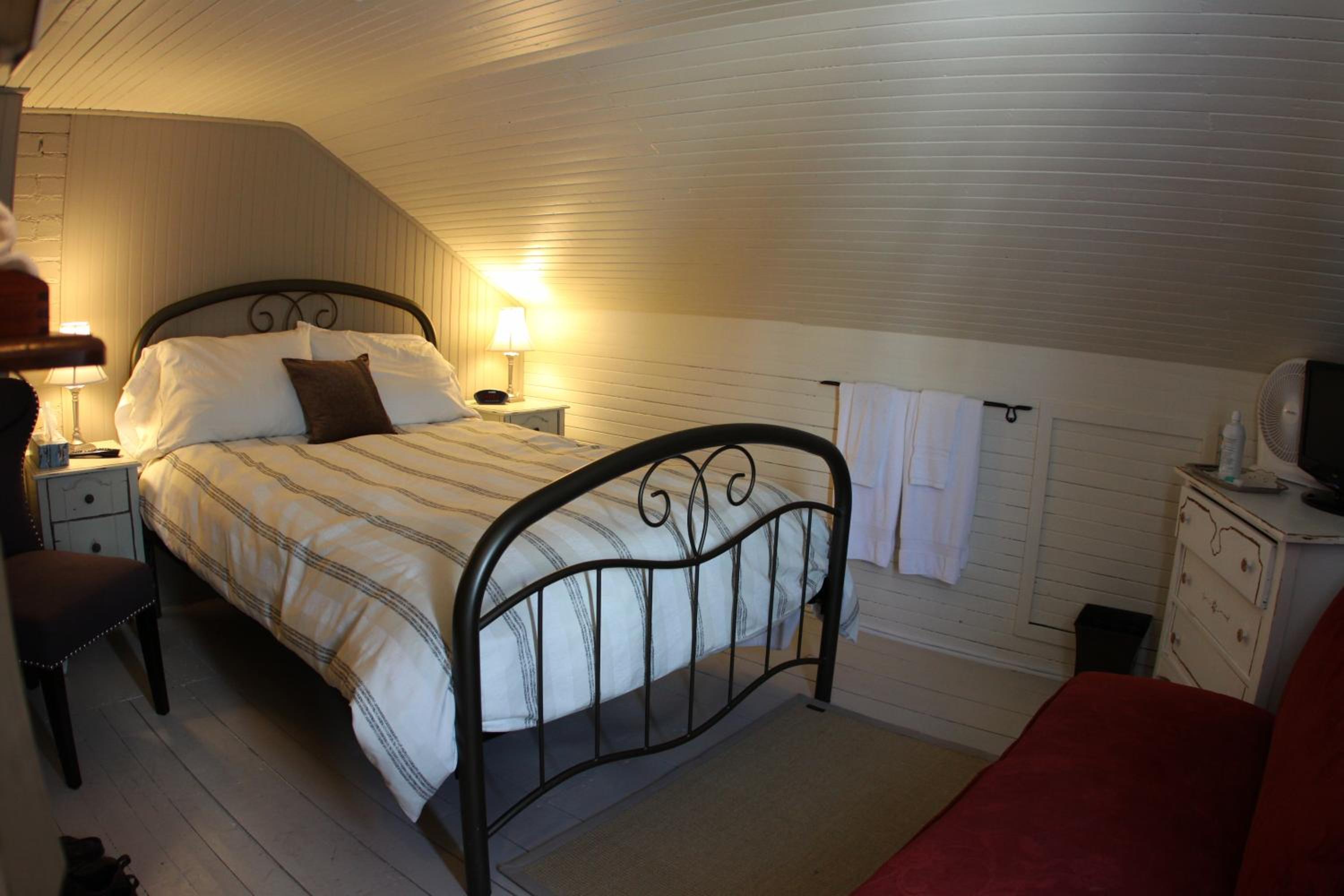 Double Room with Shared Bathroom photo 2