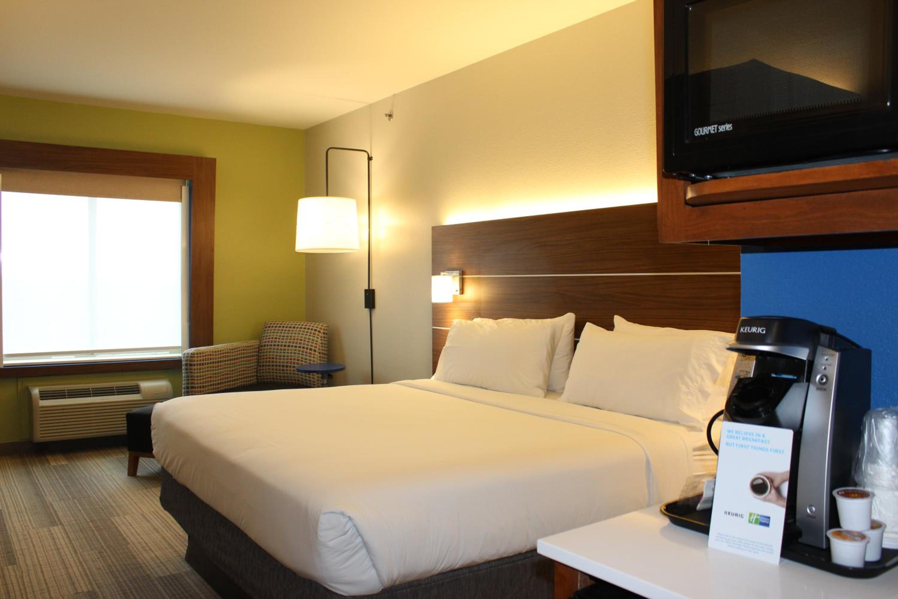 Standard King Room - Photo 2