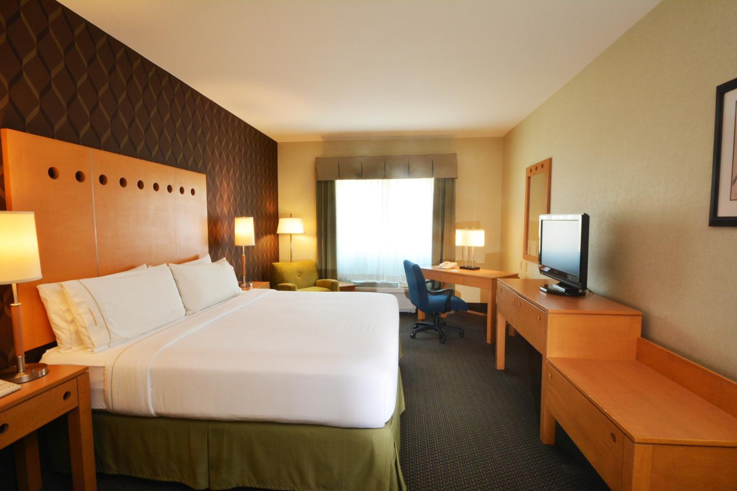 Standard King Room - Photo 4