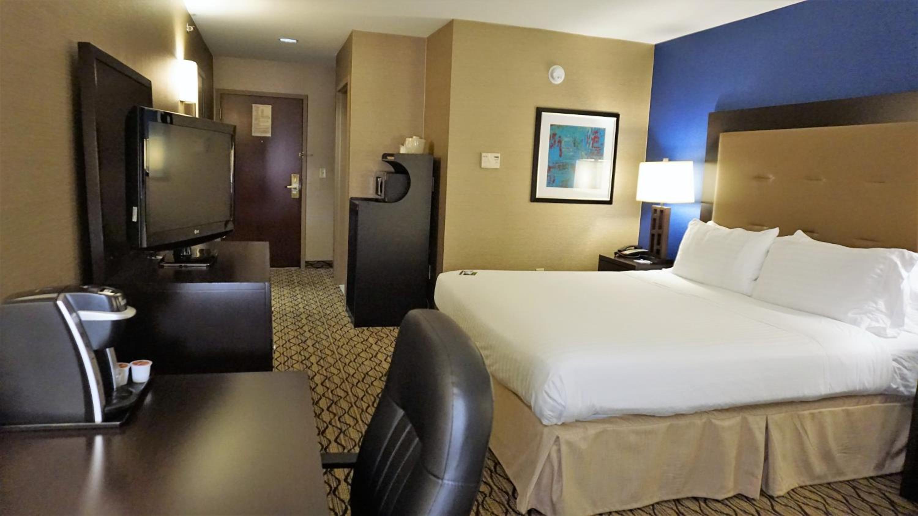 King Suite with Sofa Bed - Photo 6