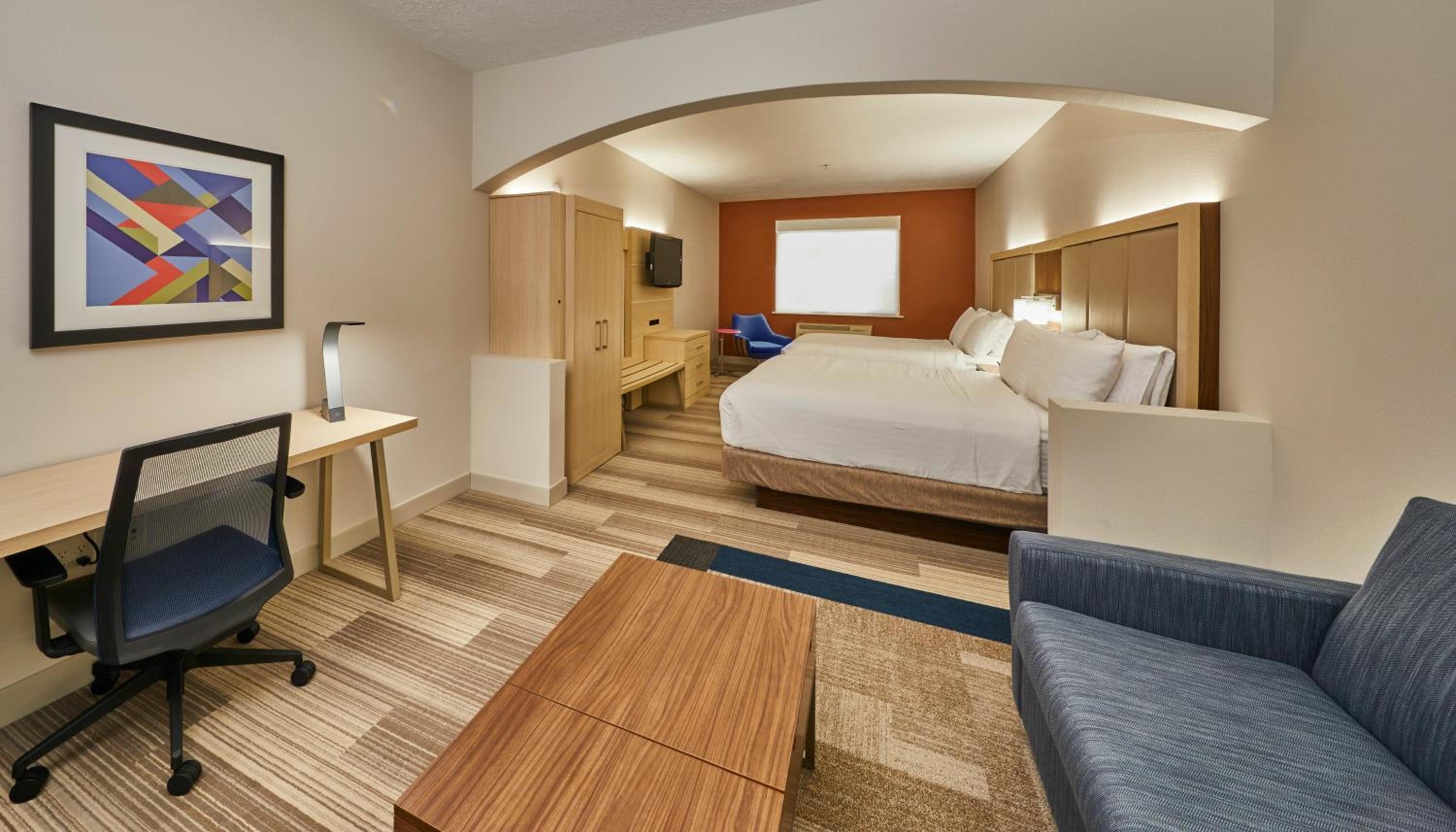 Queen Suite with Two Queen Beds - Photo 5