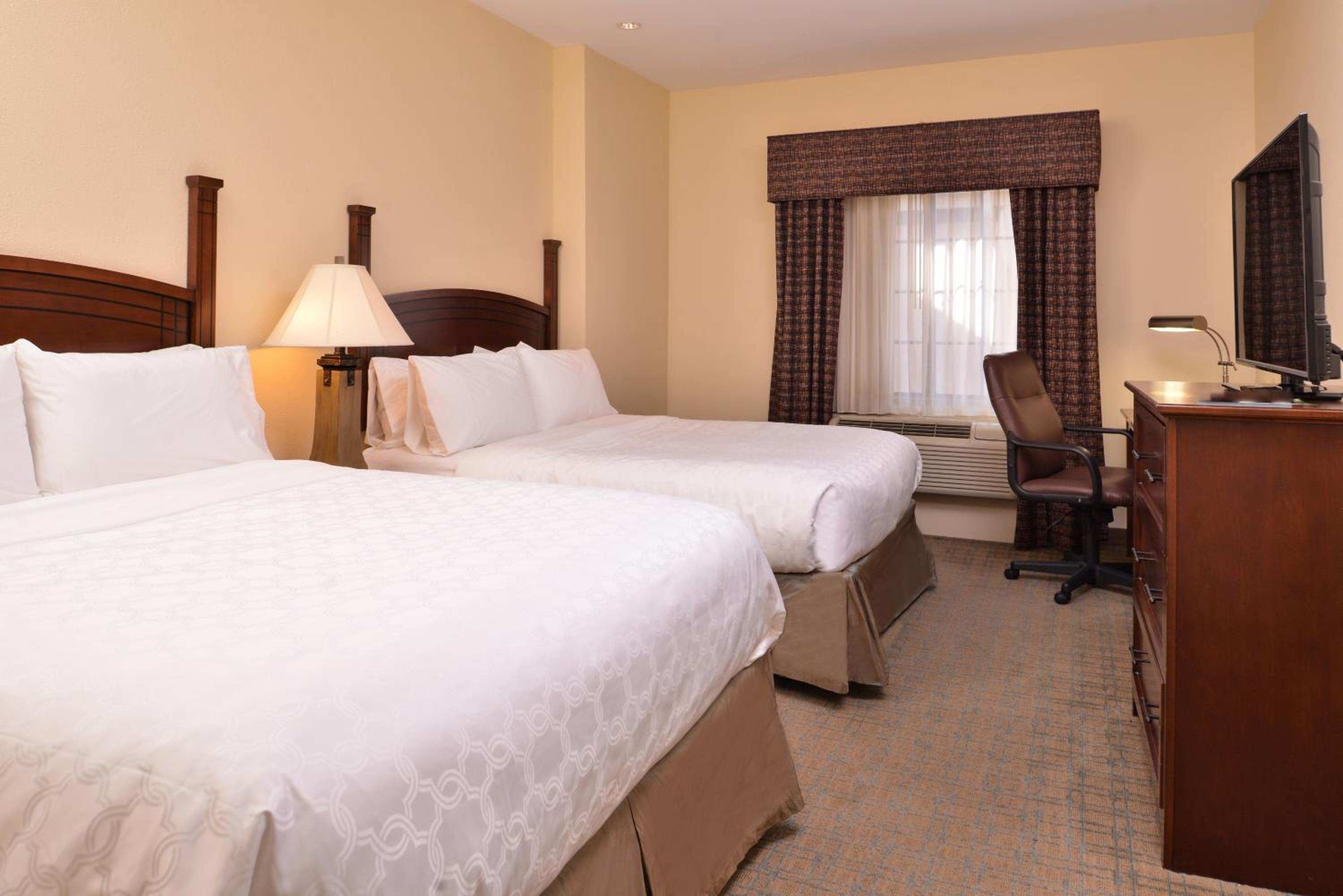 Two-Bedroom Suite - Photo 2