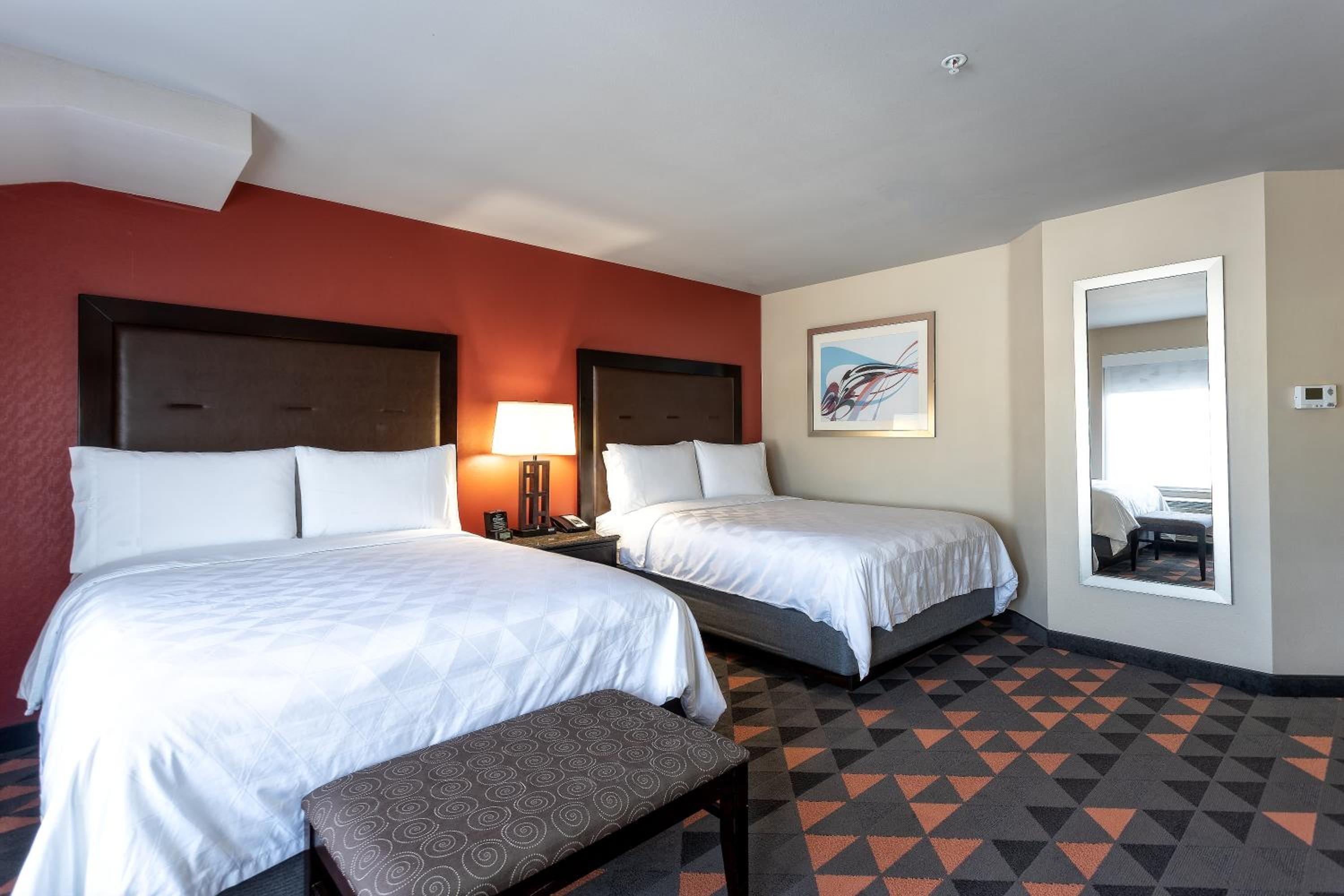 Standard Queen Room with Two Queen Beds - Photo 12