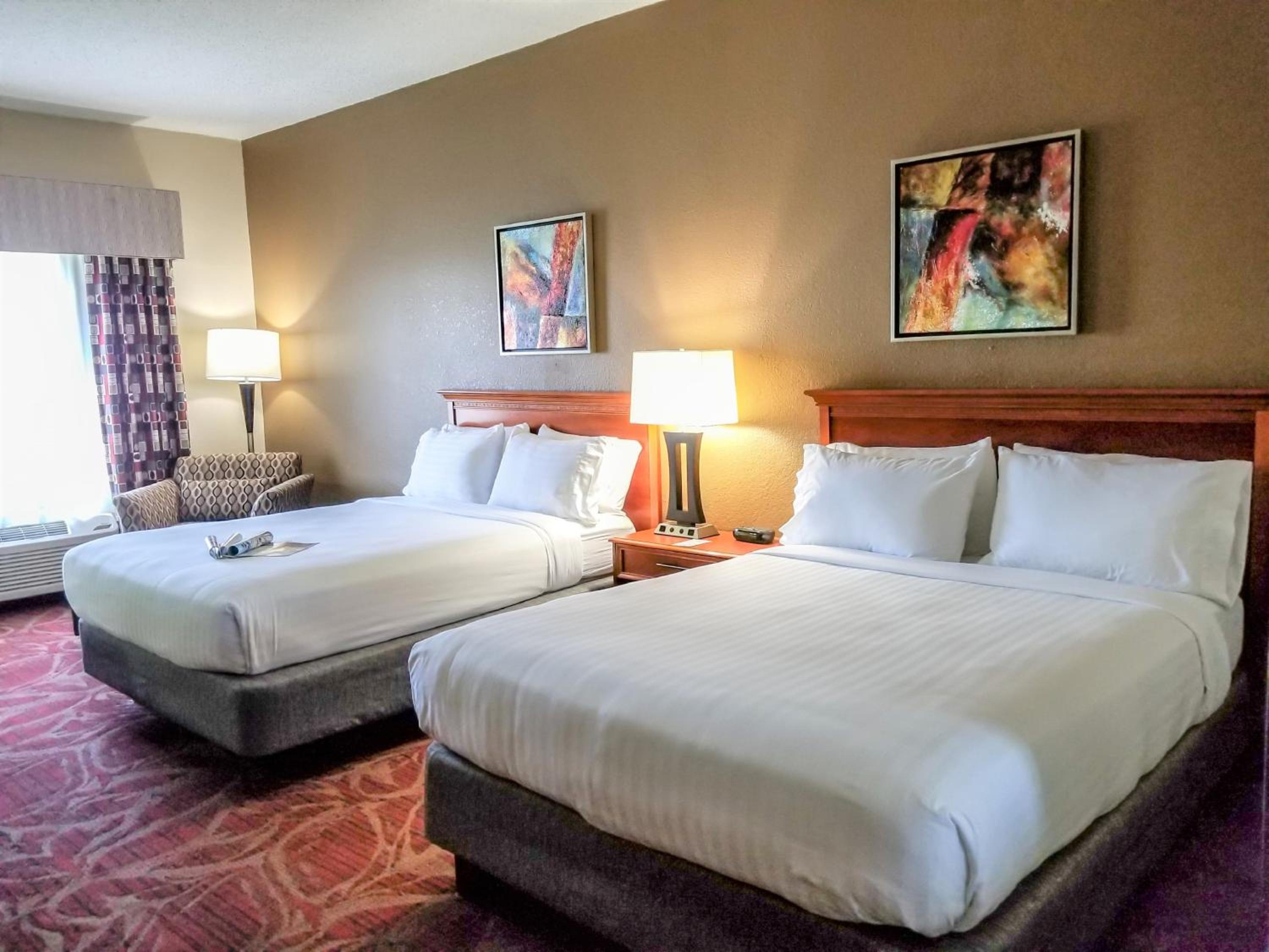 Standard Queen Room with Two Queen Beds - Extra Floor Space - Photo 2