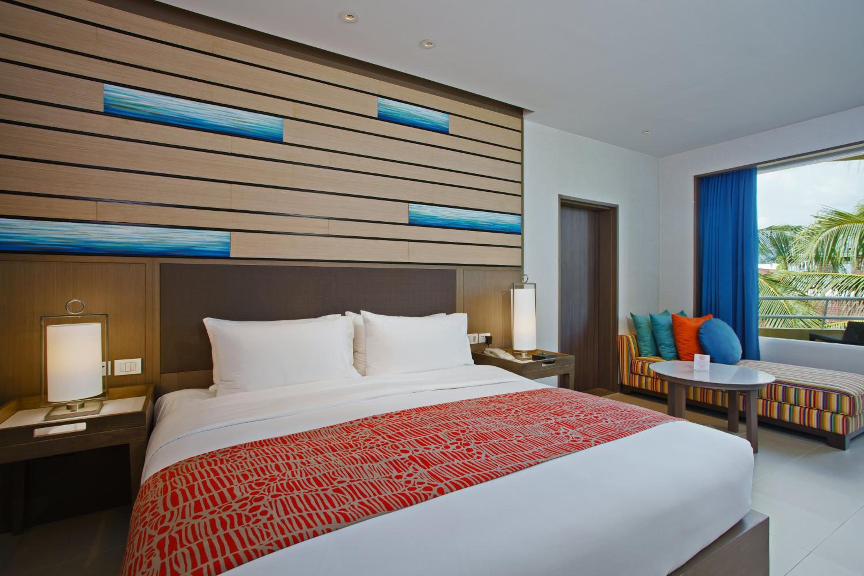 1 King 2 Single 2 Bedrooms Family Suite