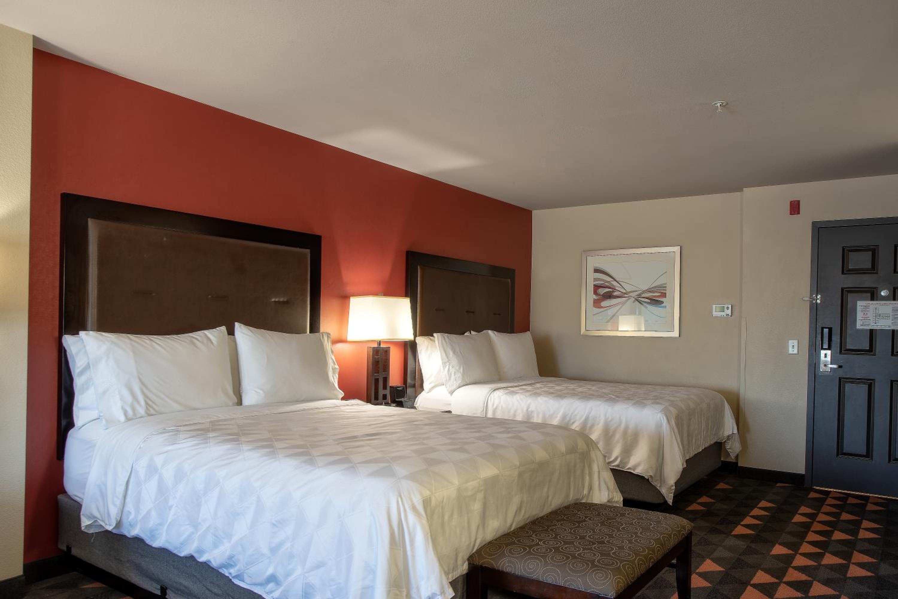 Queen Suite with Two Queen Beds and Sofa Bed - Photo 2