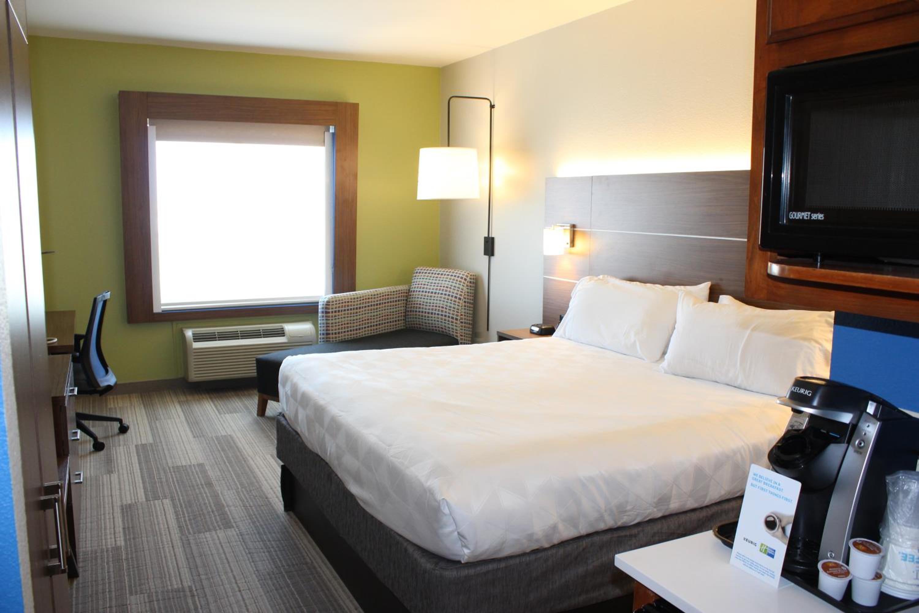 Standard King Room - Photo 4