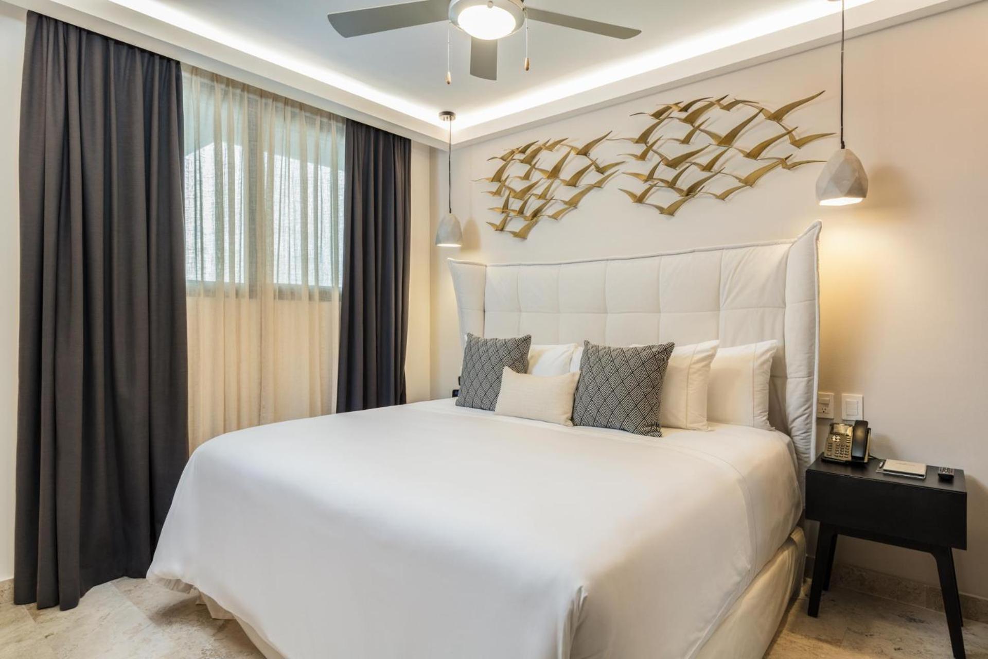 One Bedroom Suite - Photo 4
