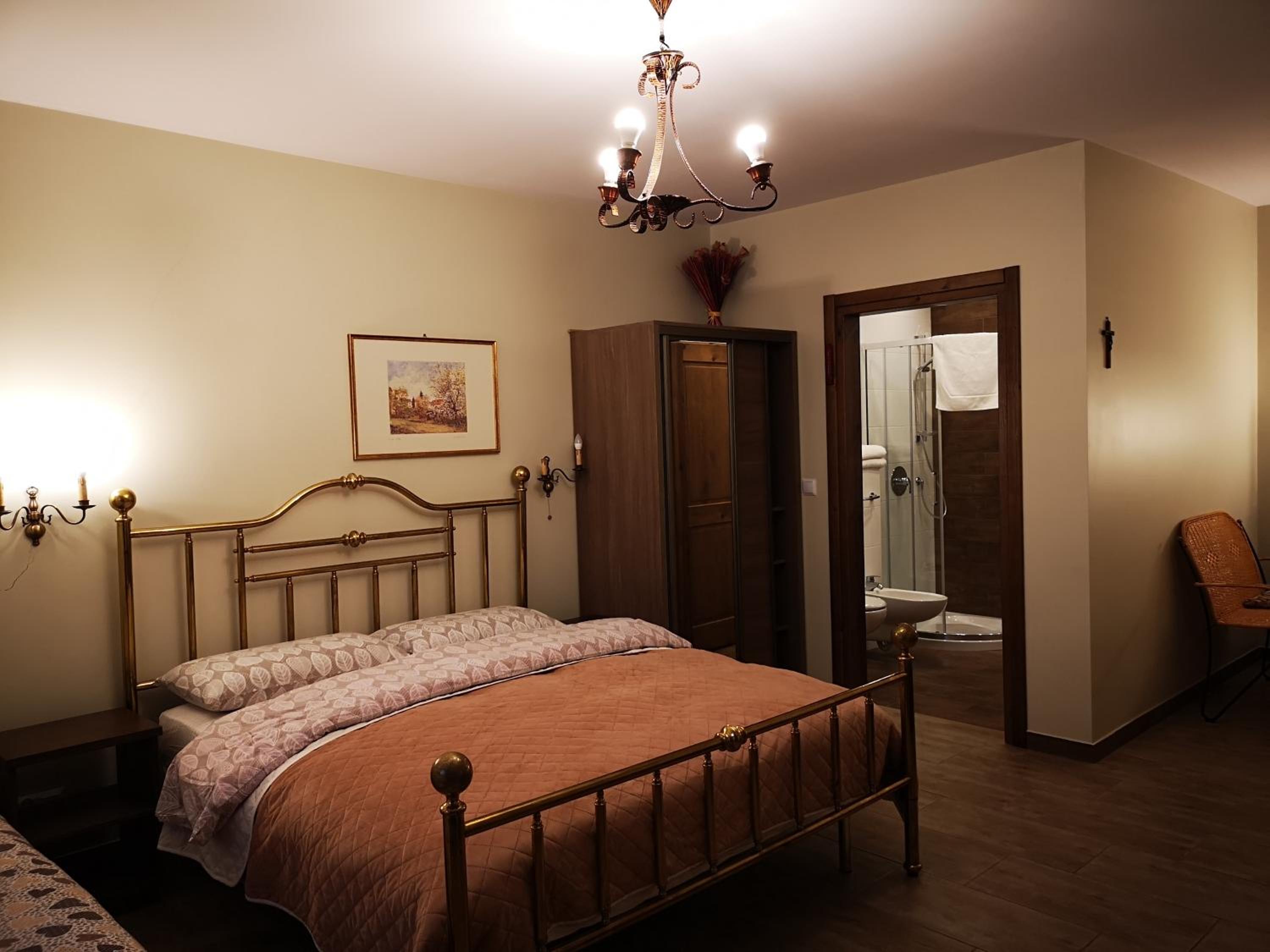 Quadruple Room with Private Bathroom photo 3