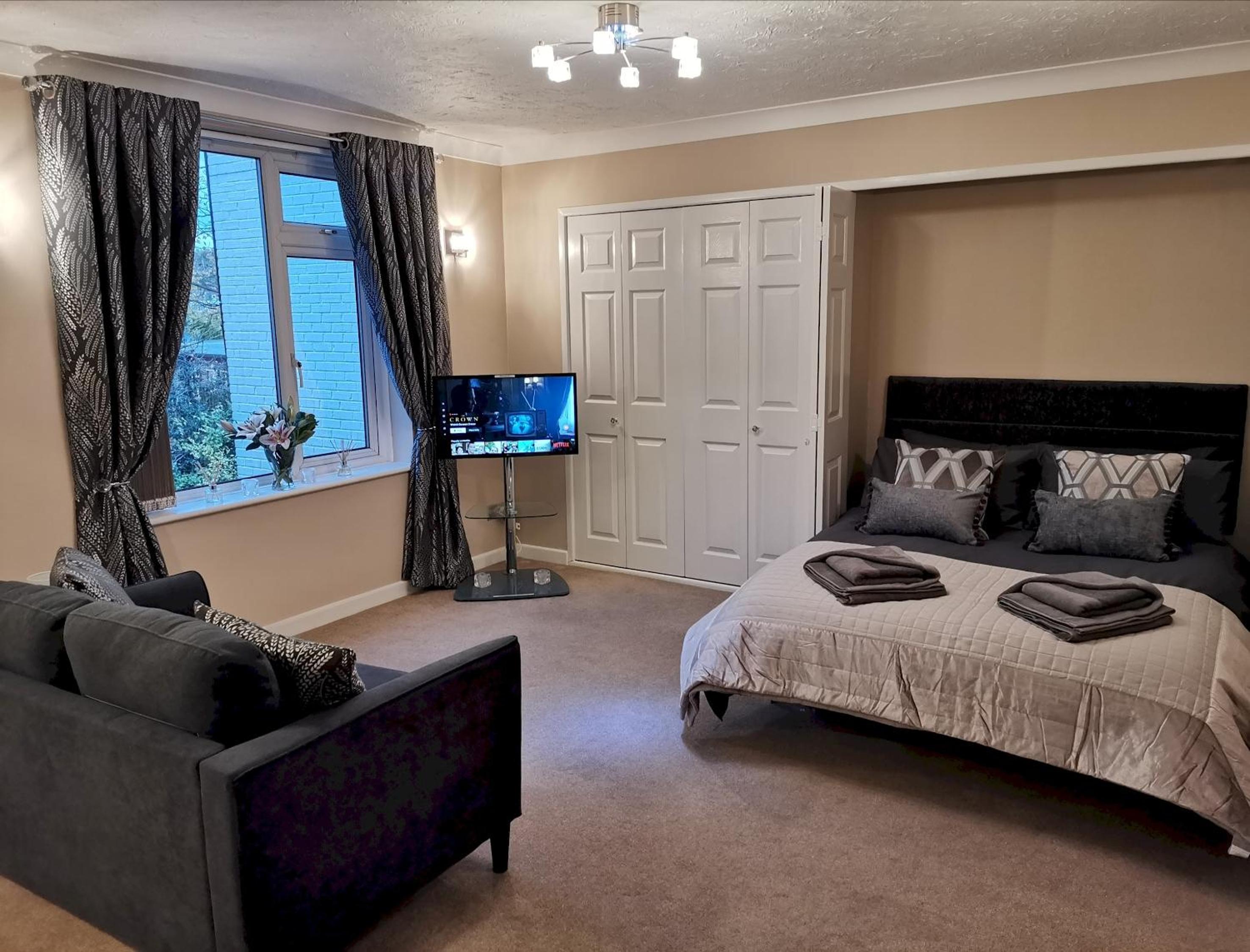 Studio Apartment - Photo 16