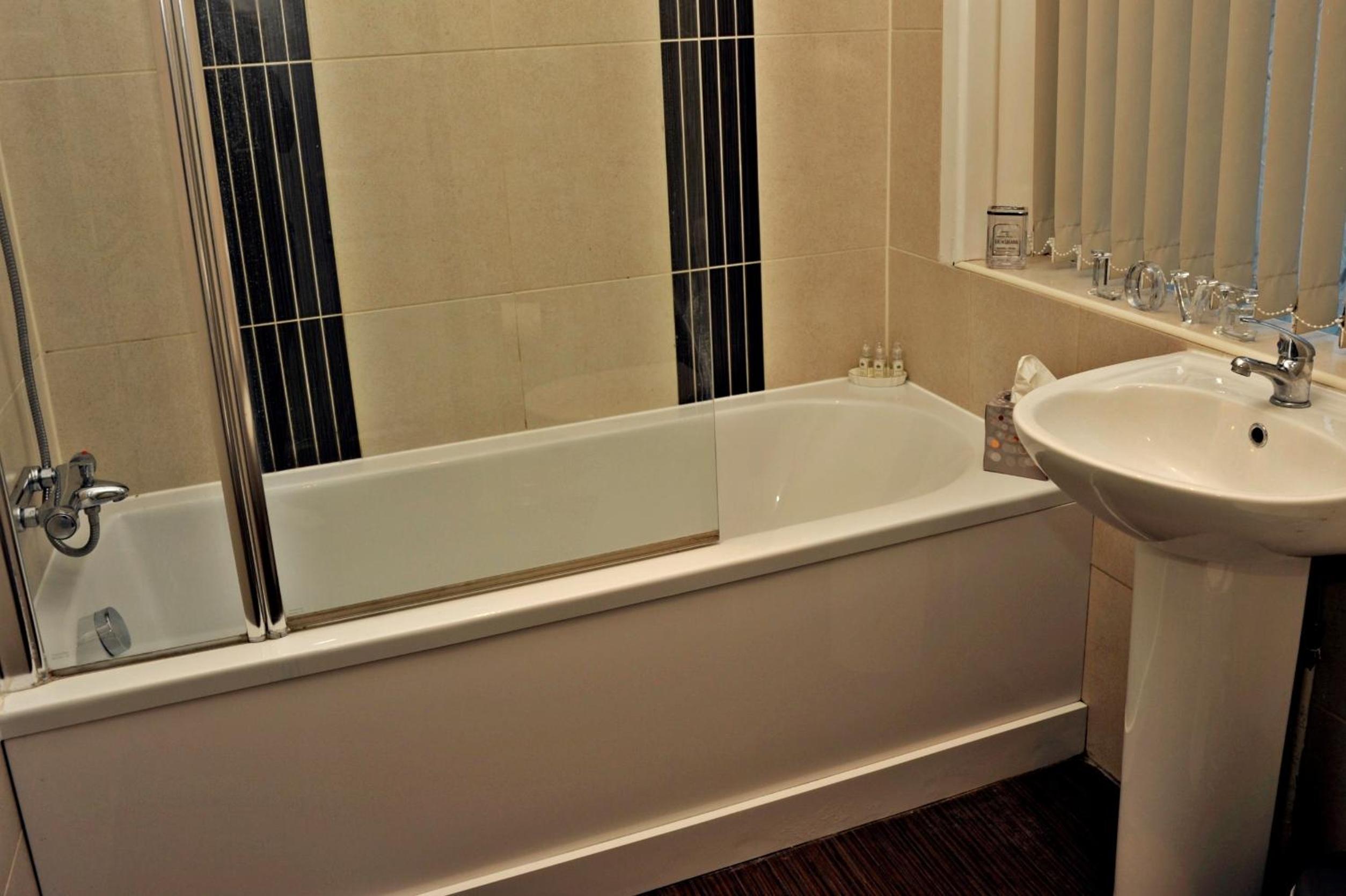 Studio Apartment - Photo 22