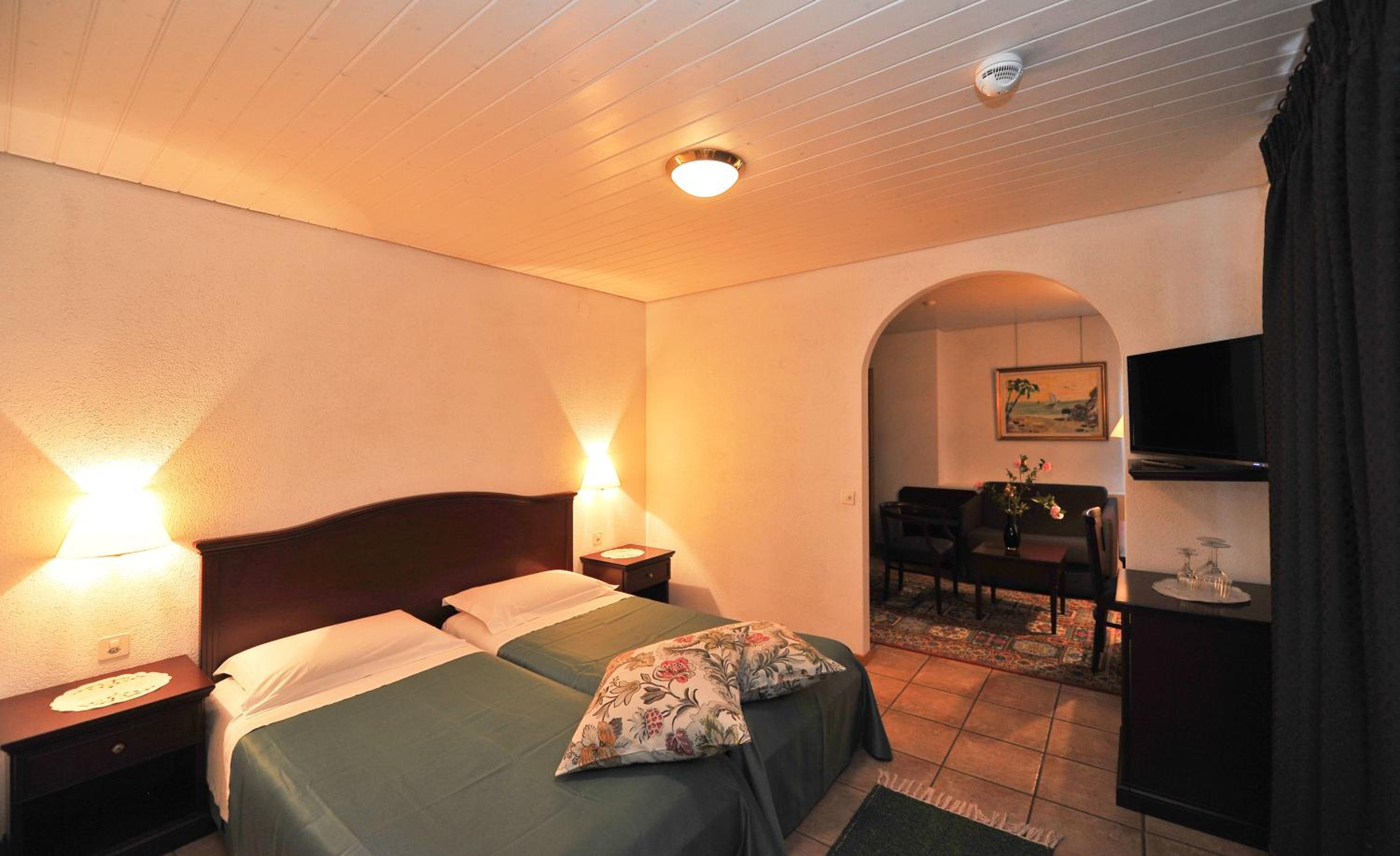 Double or Twin Room - Photo 5