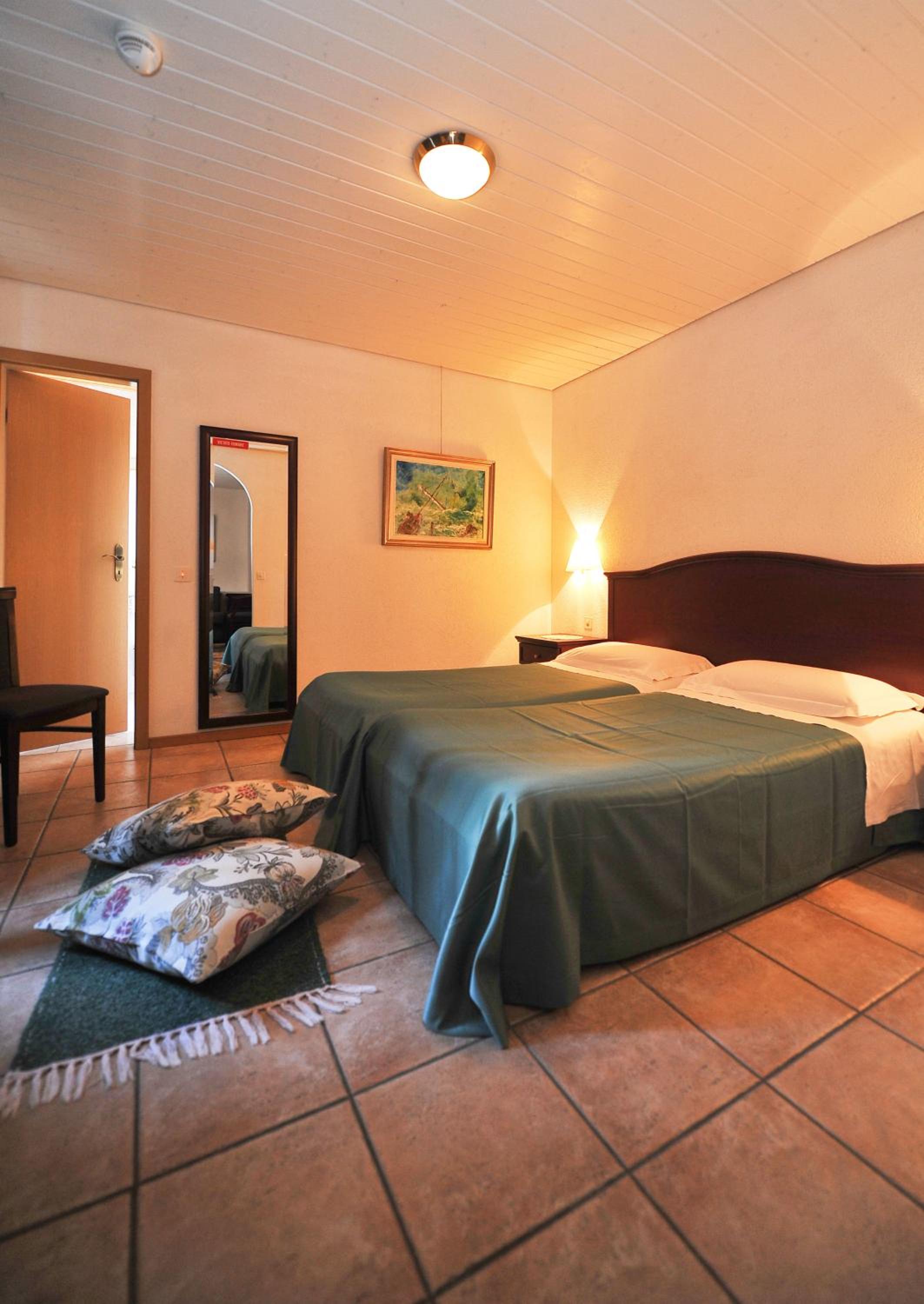 Double or Twin Room - Photo 6