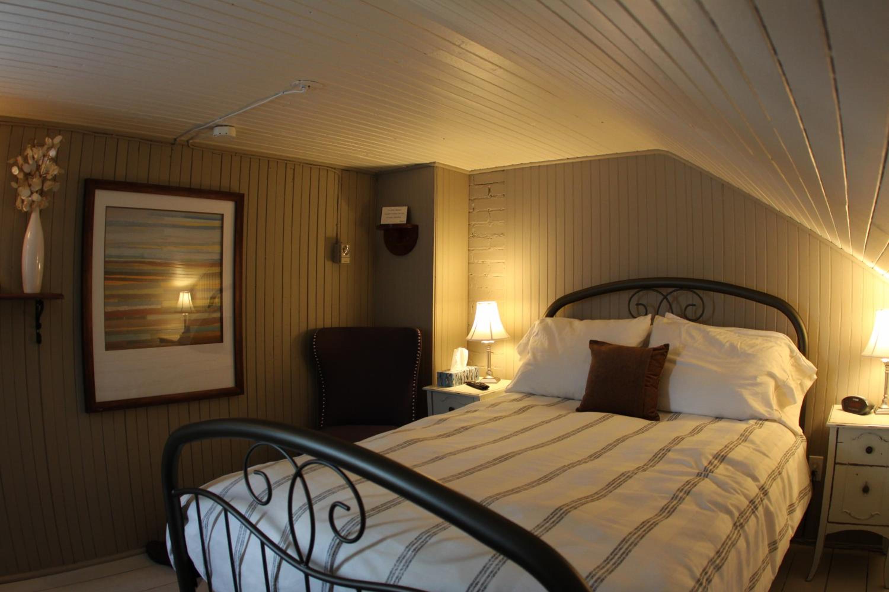 Double Room with Shared Bathroom photo 1