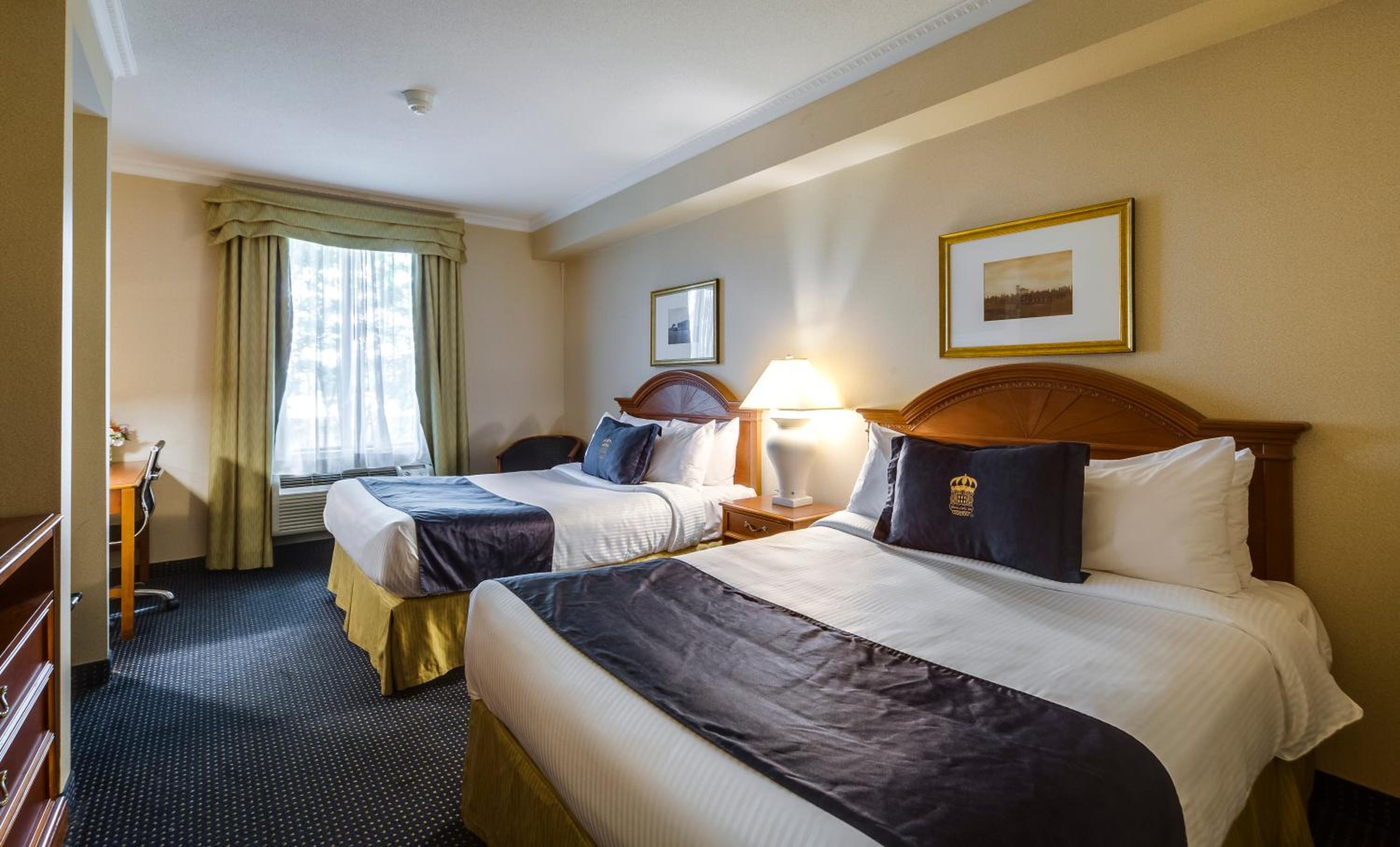 Executive Suite with Two Queen Beds - Photo 3
