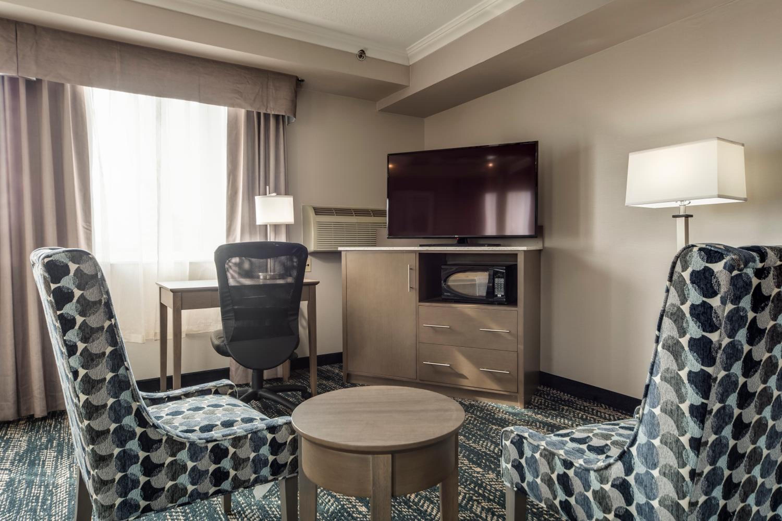 Luxury King Suite with Jetted Tub - Photo 1