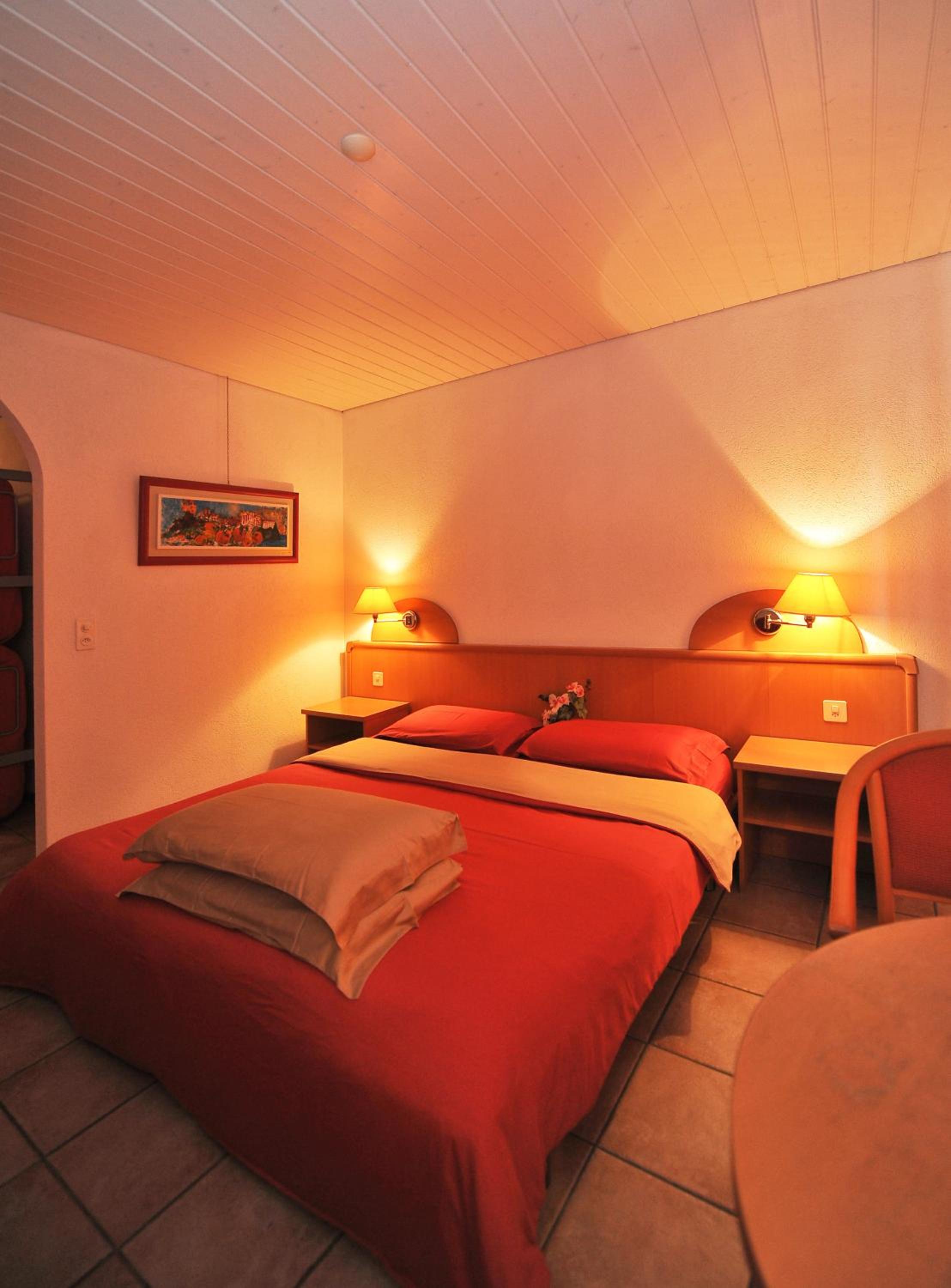 Quadruple Room with Shower - Photo 4