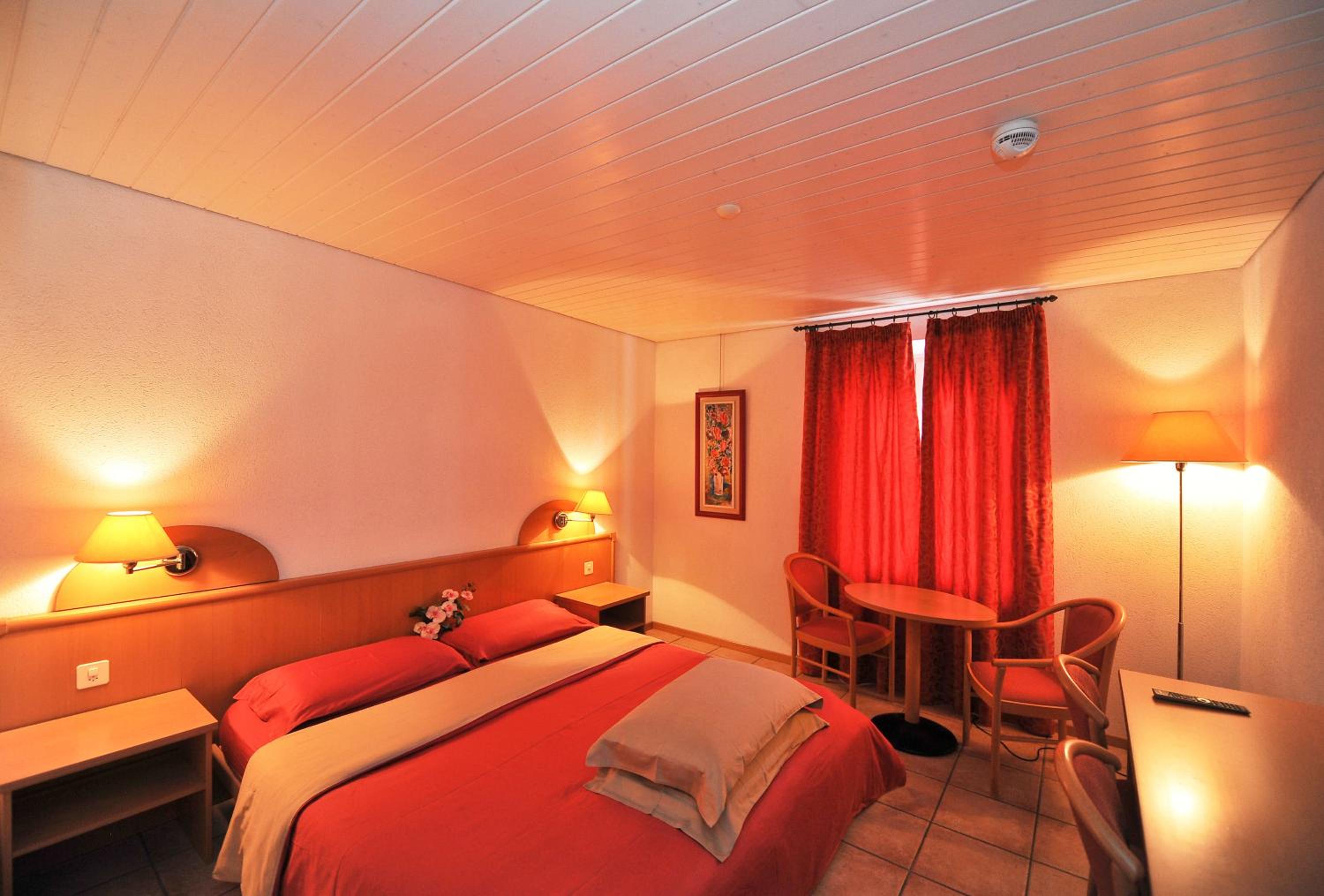 Quadruple Room with Shower - Photo 2