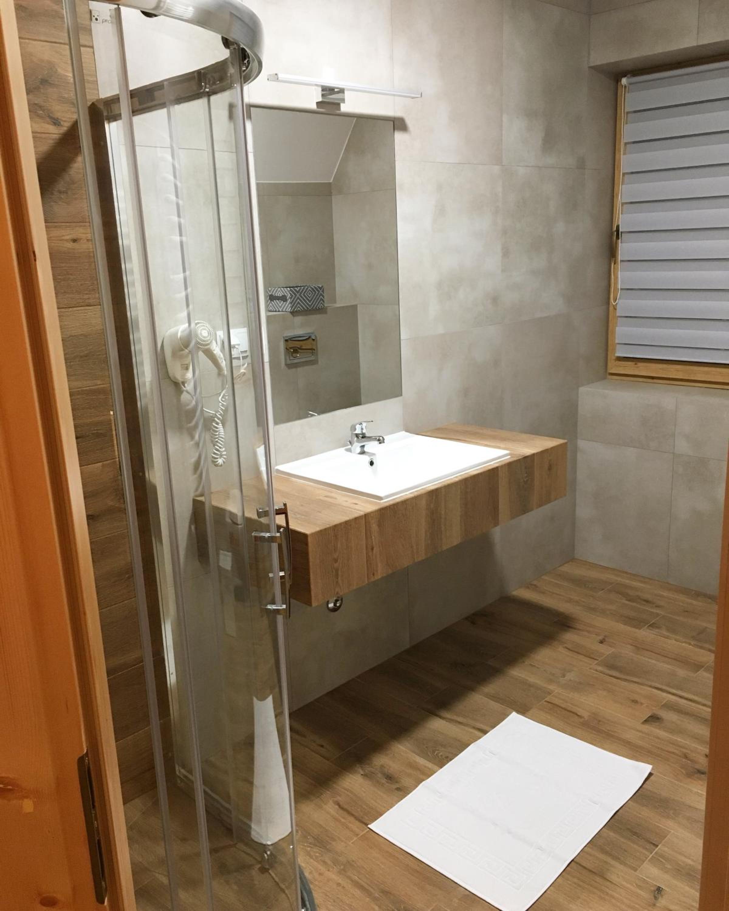 Double or Twin Room with Balcony - Photo 3