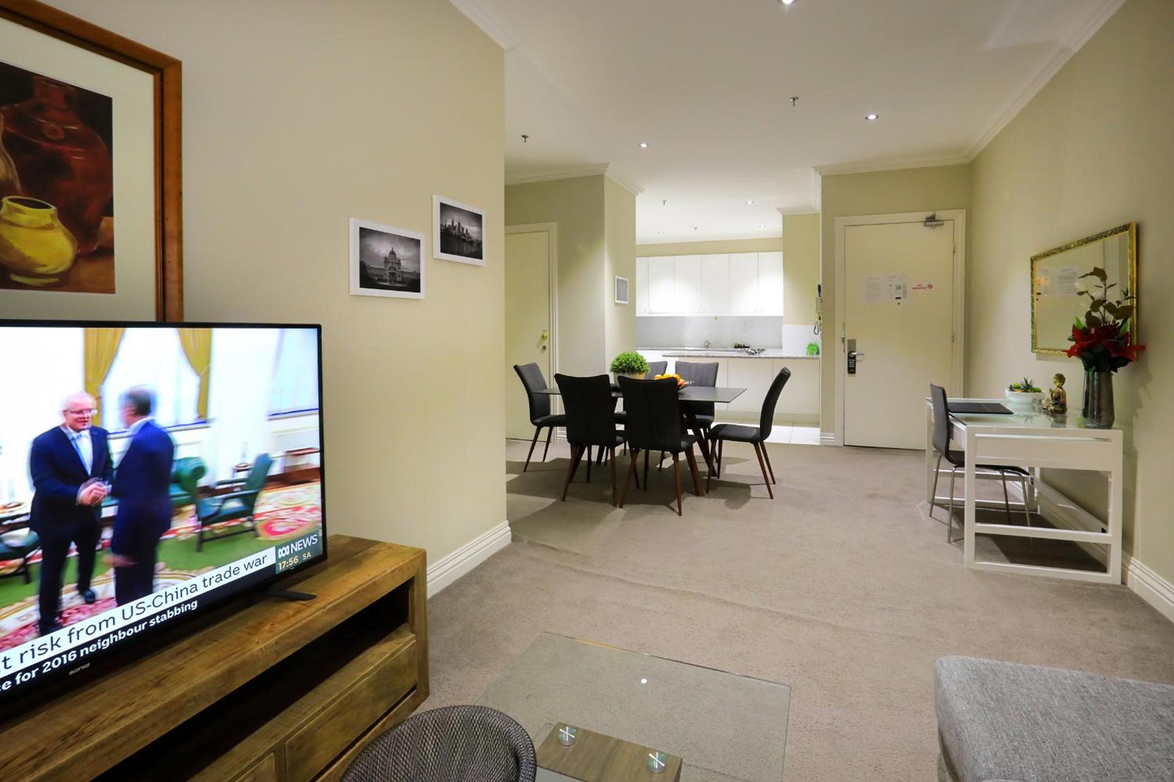 Three-Bedroom, Two-Bathroom Executive Apartment thumbnail 6