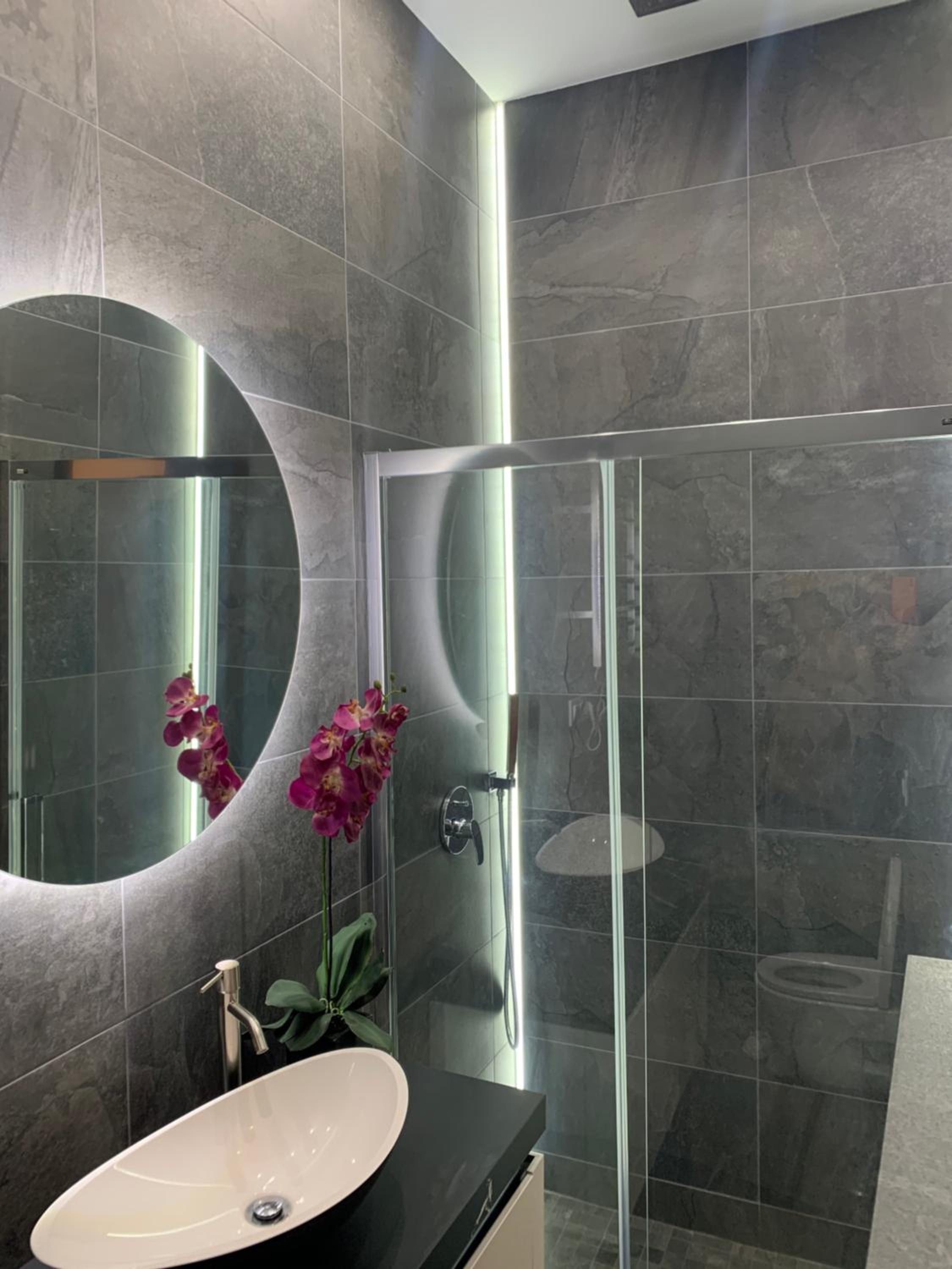 One-Bedroom Apartment with Spa Bath - Photo 8