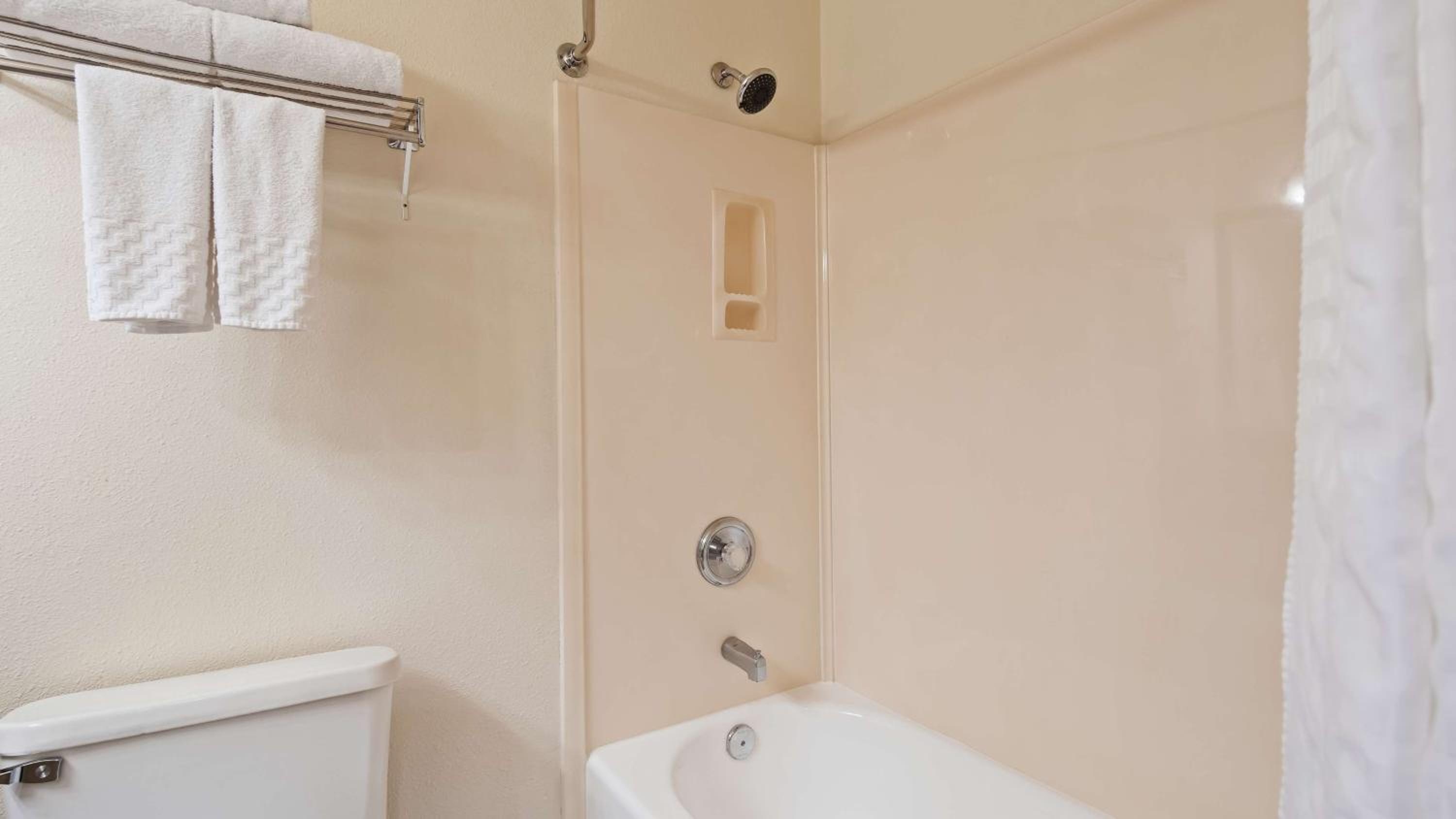 King Room - Non-Smoking - Photo 5
