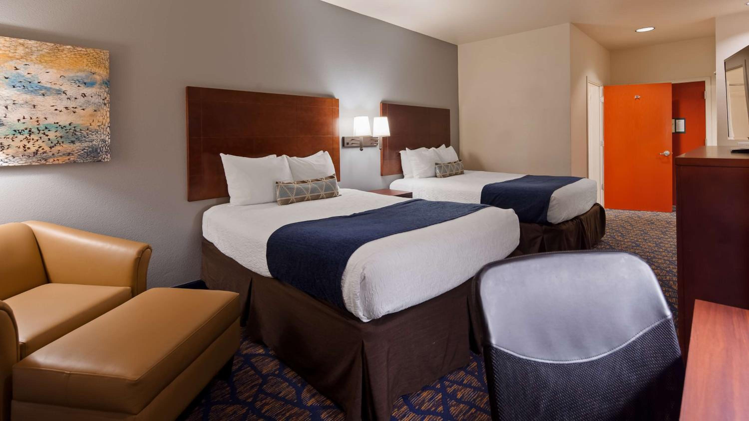 Queen Room with Two Queen Beds and Bath Tub - Disability Access/Non-Smoking  - Photo 1