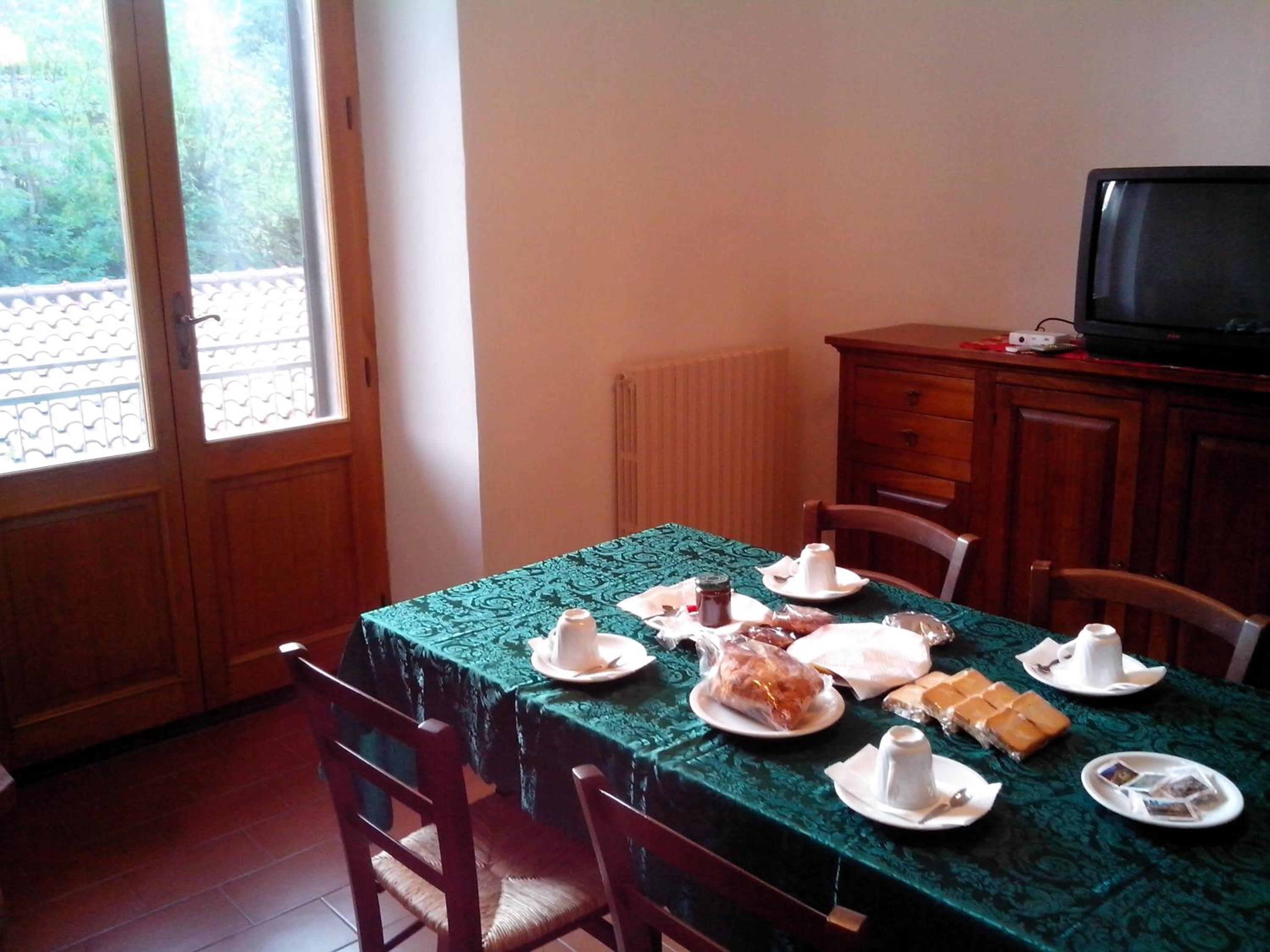 Apartment with Terrace - Photo 11