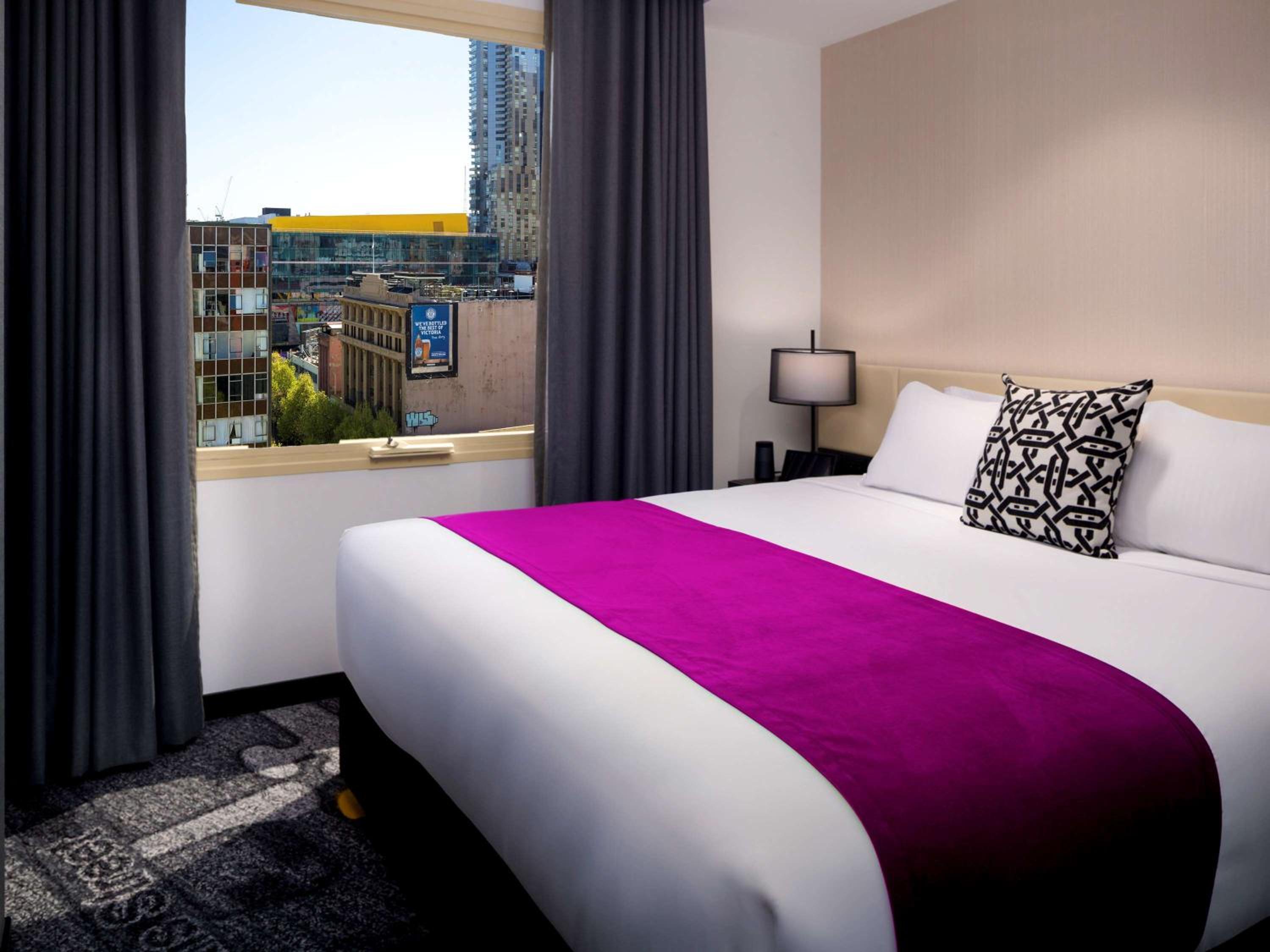 Premium Executive King Room - Photo 8
