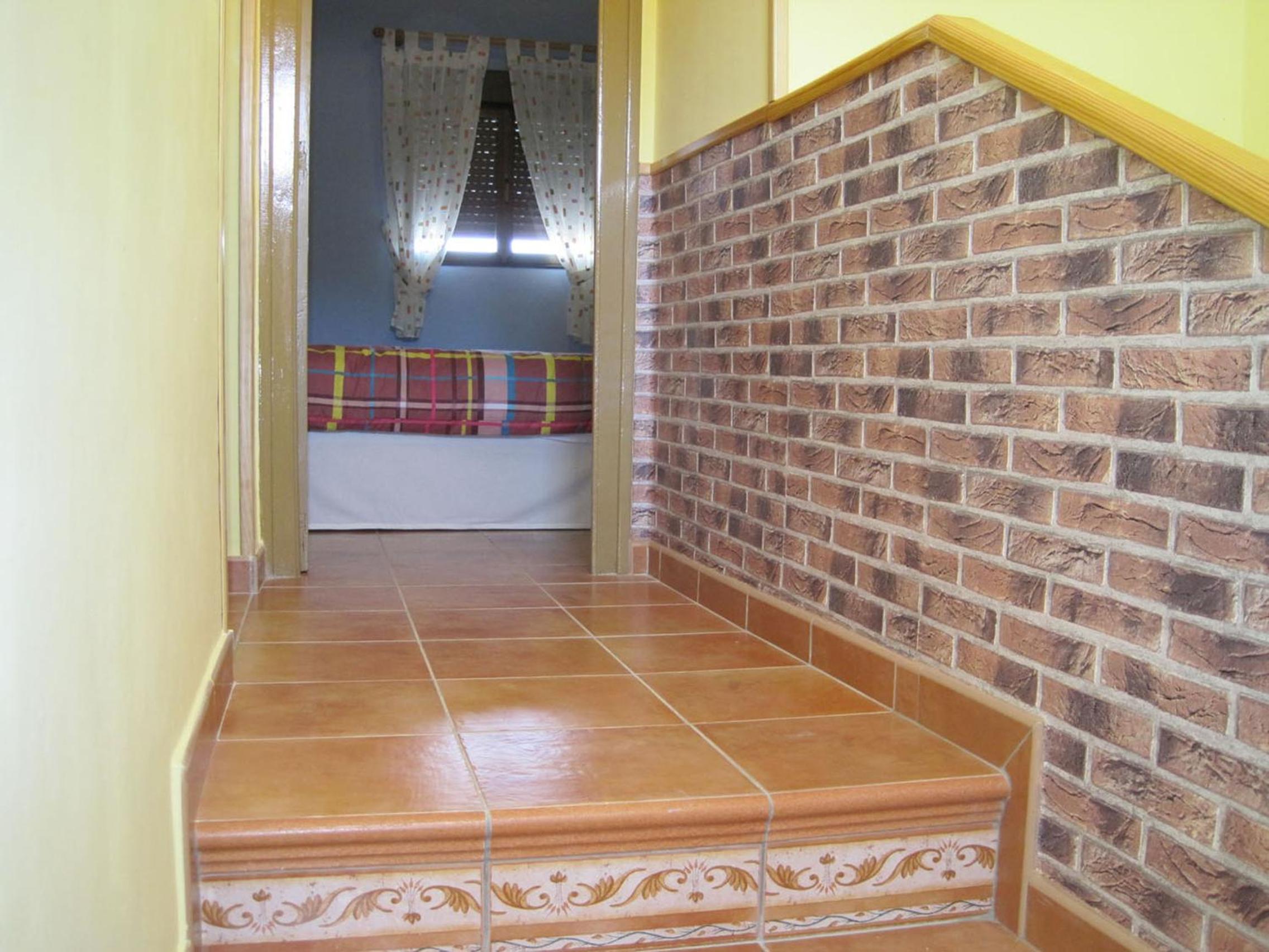 Five-Bedroom House - Photo 28