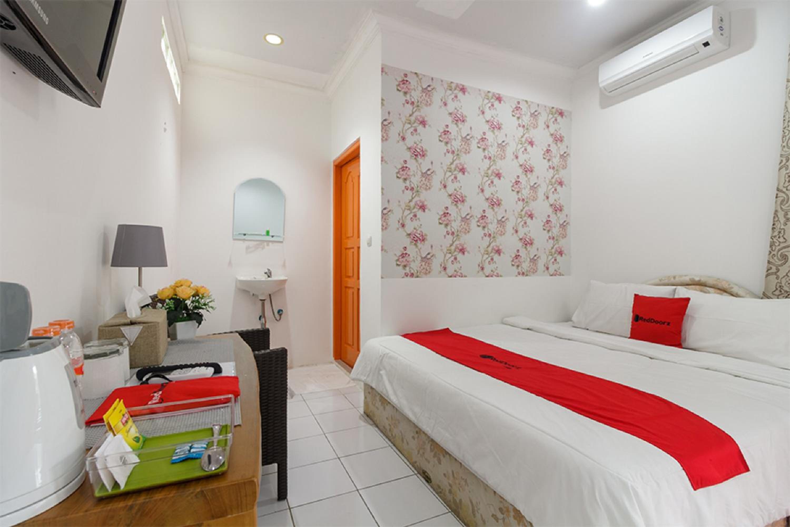 Deluxe Room - Photo 1