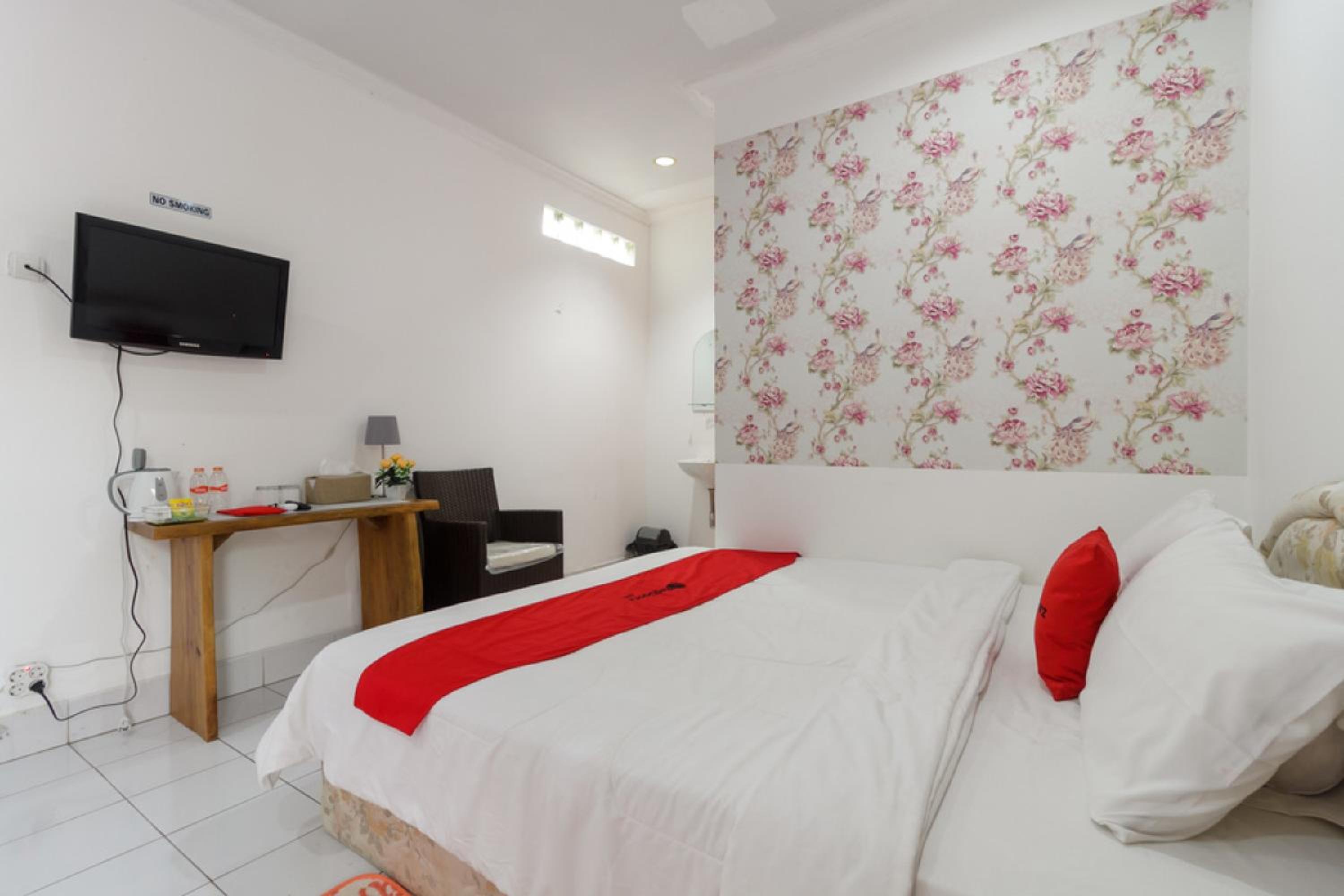 Deluxe Room - Photo 2