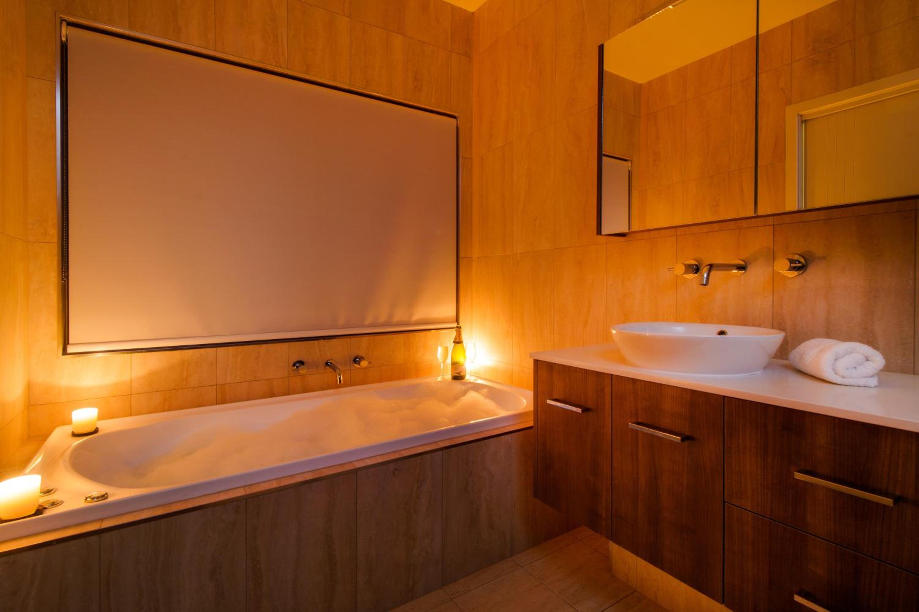Superior King Room with Spa Bath and River View photo 2