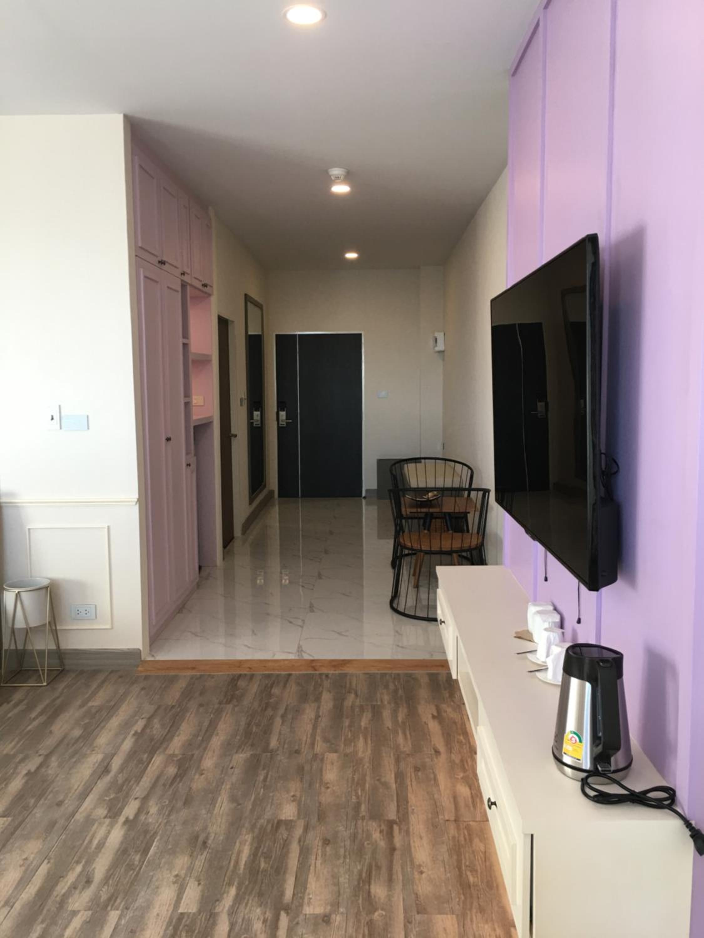 Executive Suite - Photo 22