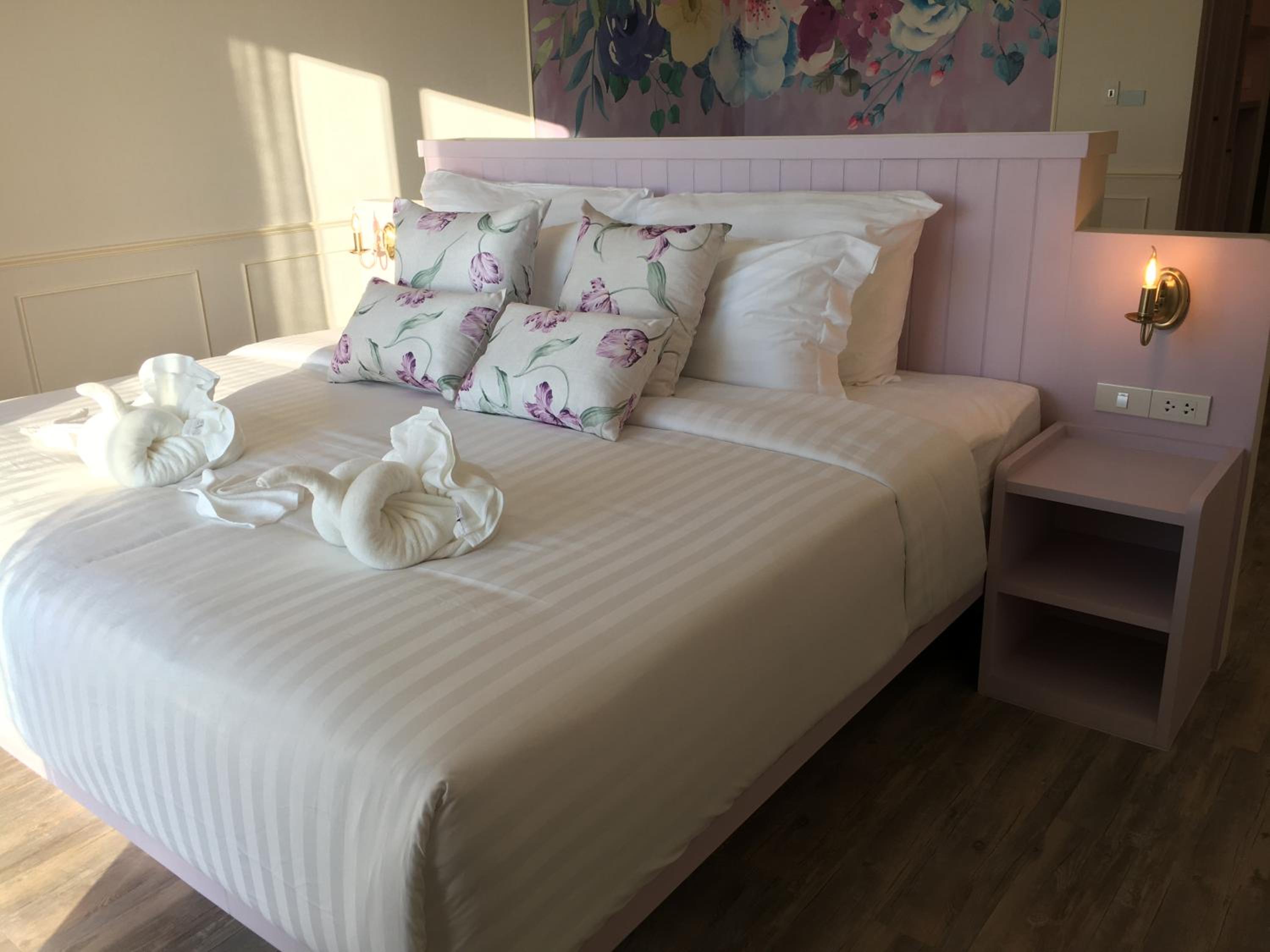 Executive Suite - Photo 23