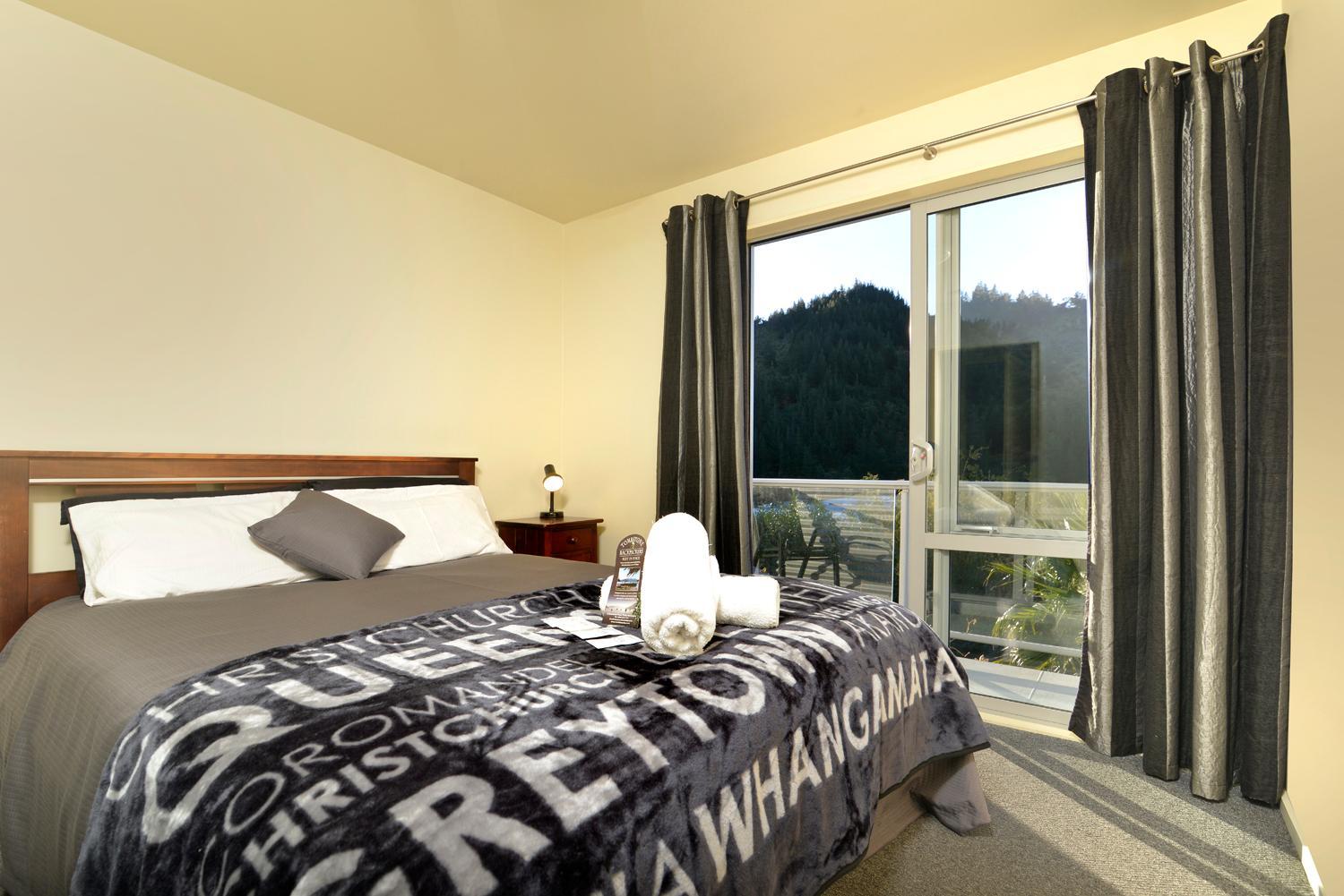 Queen Room with Private Bathroom photo 2