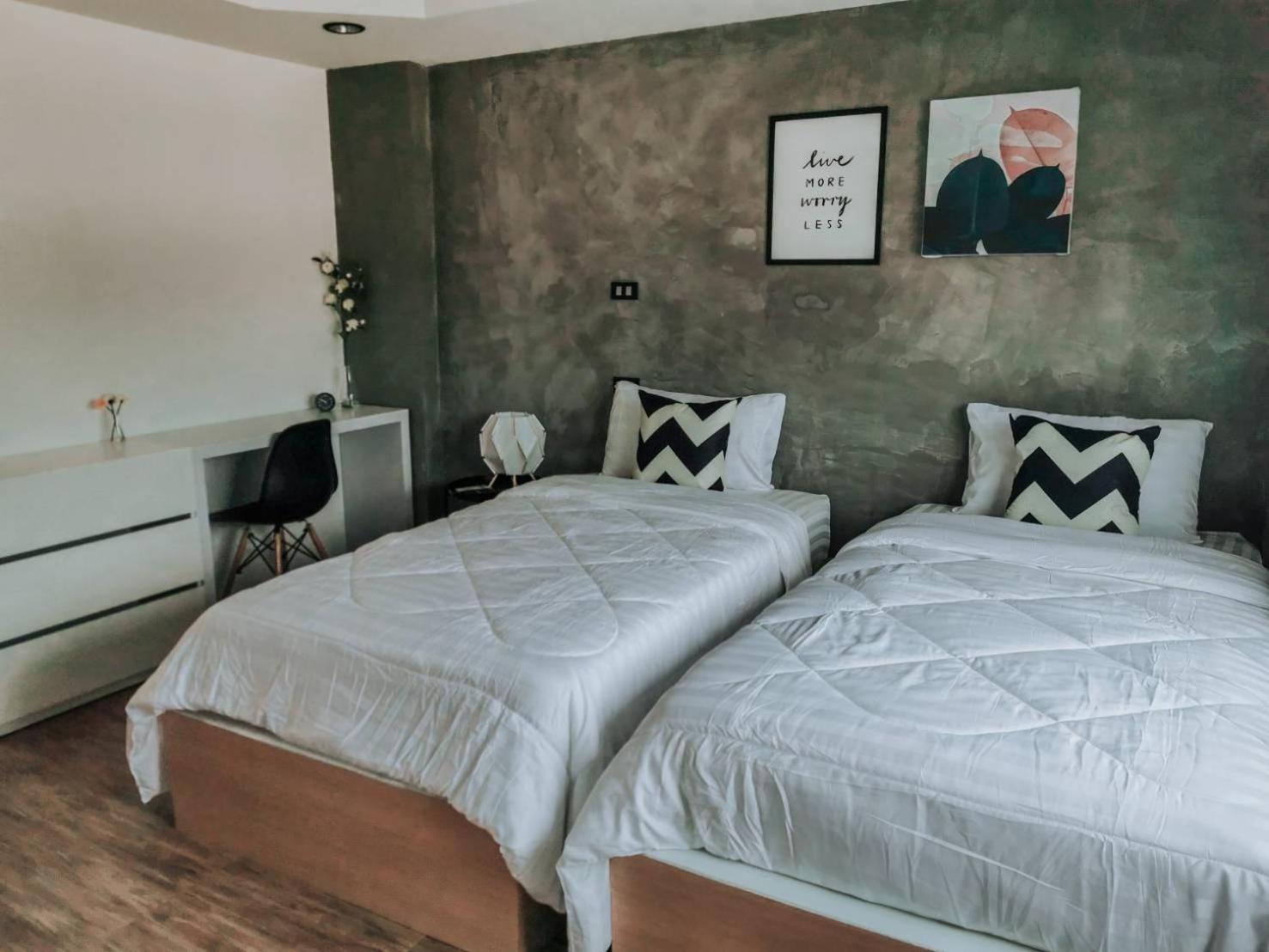 Standard Twin Room - Photo 1